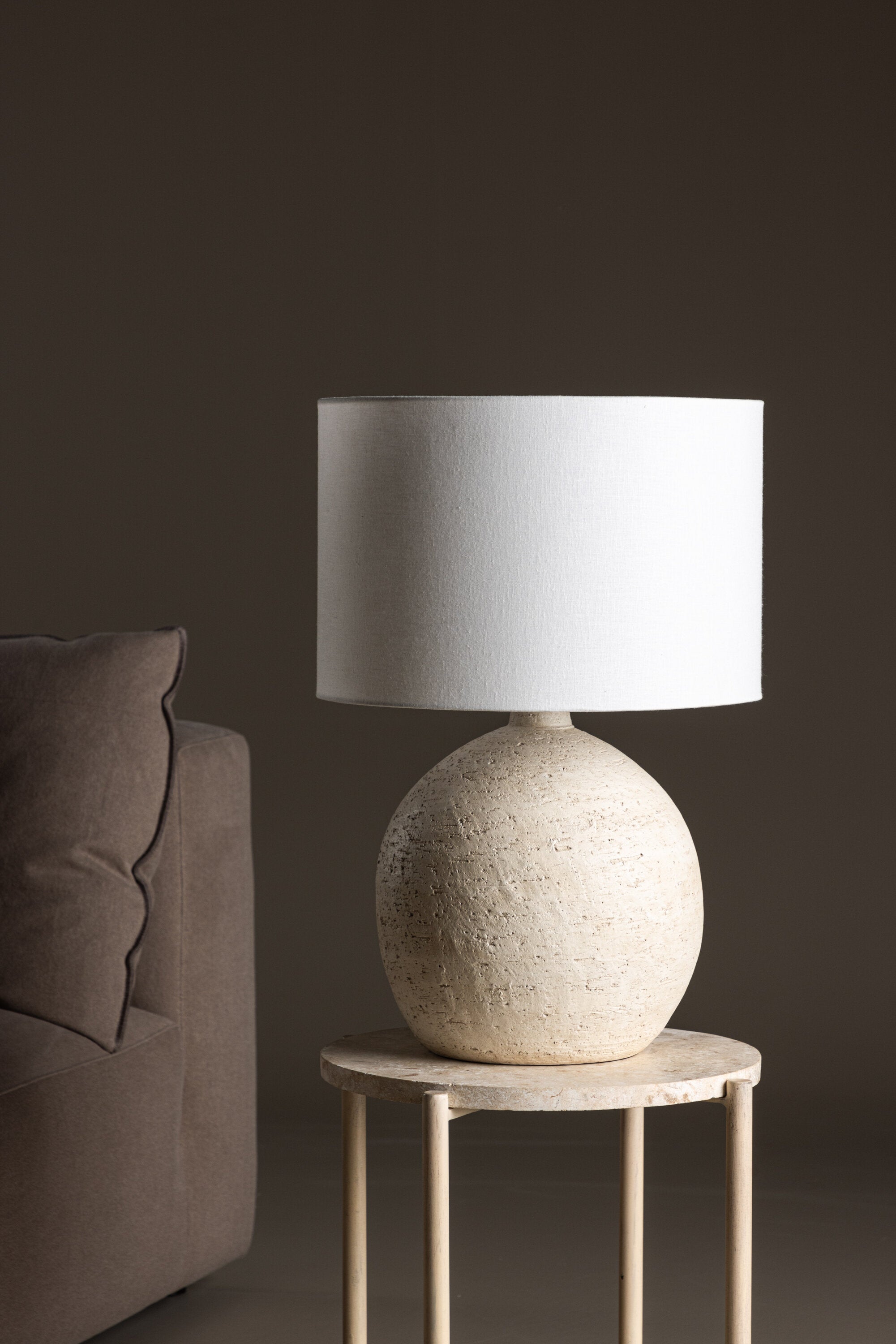 Tjörn Tischleuchte ⌀40  in Terracotta / White präsentiert im Onlineshop von KAQTU Design AG. Tischleuchte ist von Vind