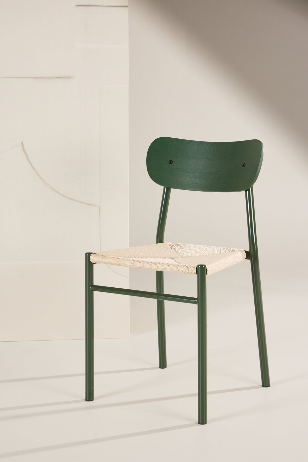 Polly Esszimmerstuhl in Grün präsentiert im Onlineshop von KAQTU Design AG. Stuhl ist von Venture Home