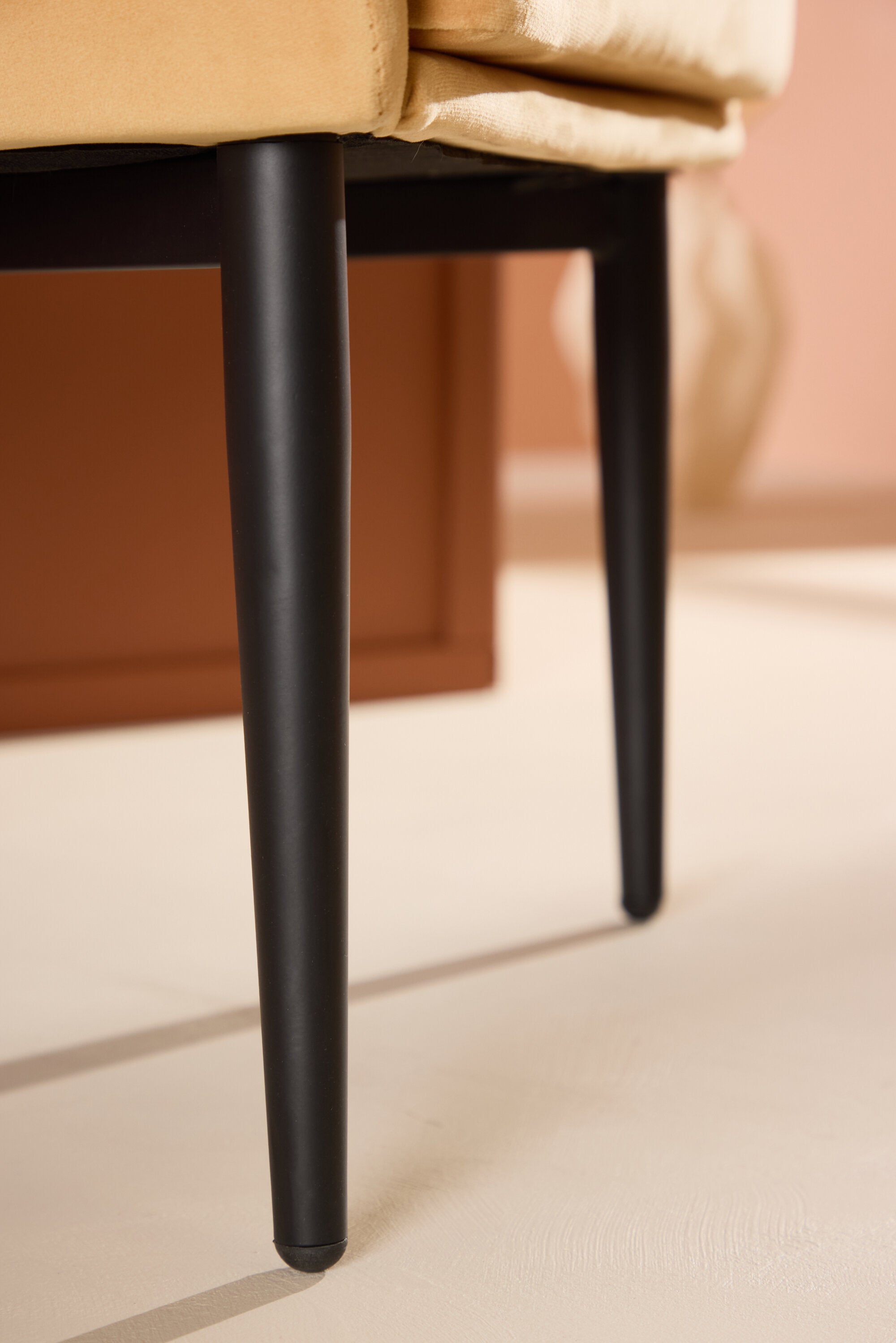 Fluffy Arm Chair in Gelb präsentiert im Onlineshop von KAQTU Design AG. Sessel ist von Venture Home