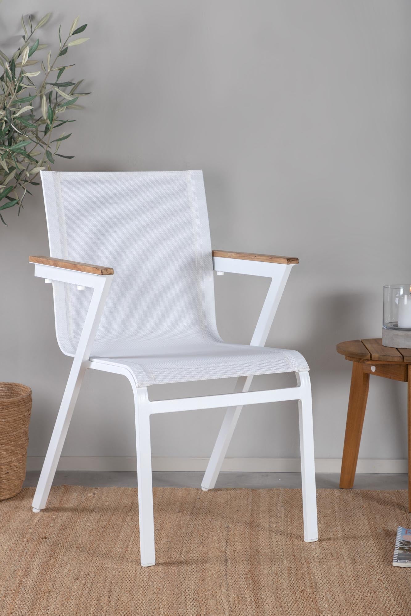 Mexiko Gartenstuhl in Weiss präsentiert im Onlineshop von KAQTU Design AG. Gartenstuhl mit Armlehnen ist von Venture Home