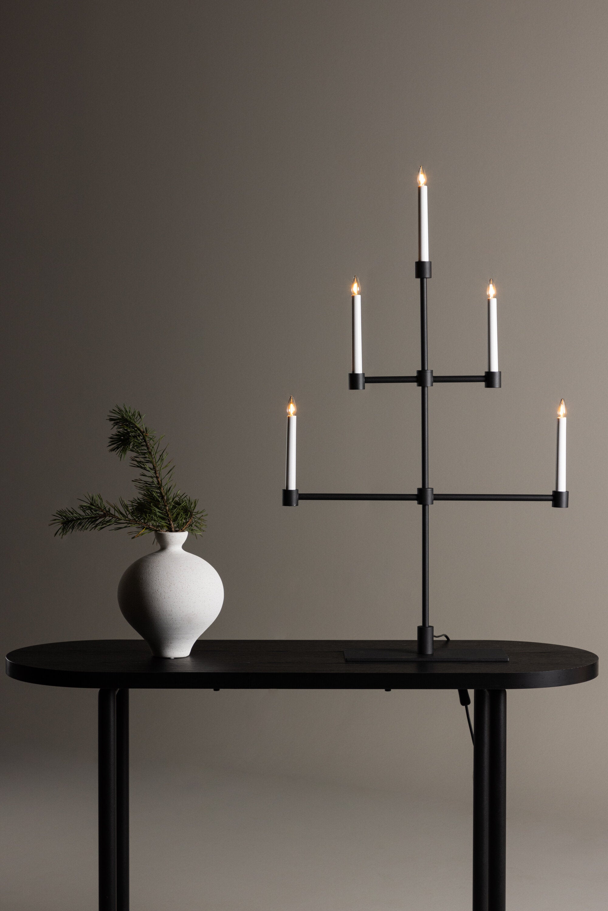 Avoriaz Tischleuchte in Schwarz-Weiss präsentiert im Onlineshop von KAQTU Design AG. Tischleuchte ist von Venture Home