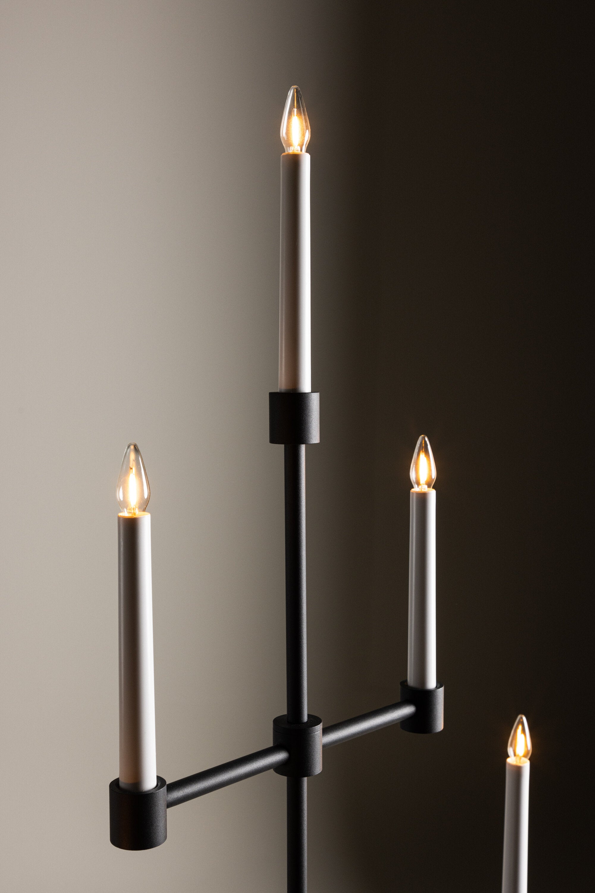 Avoriaz Tischleuchte in Schwarz-Weiss präsentiert im Onlineshop von KAQTU Design AG. Tischleuchte ist von Venture Home