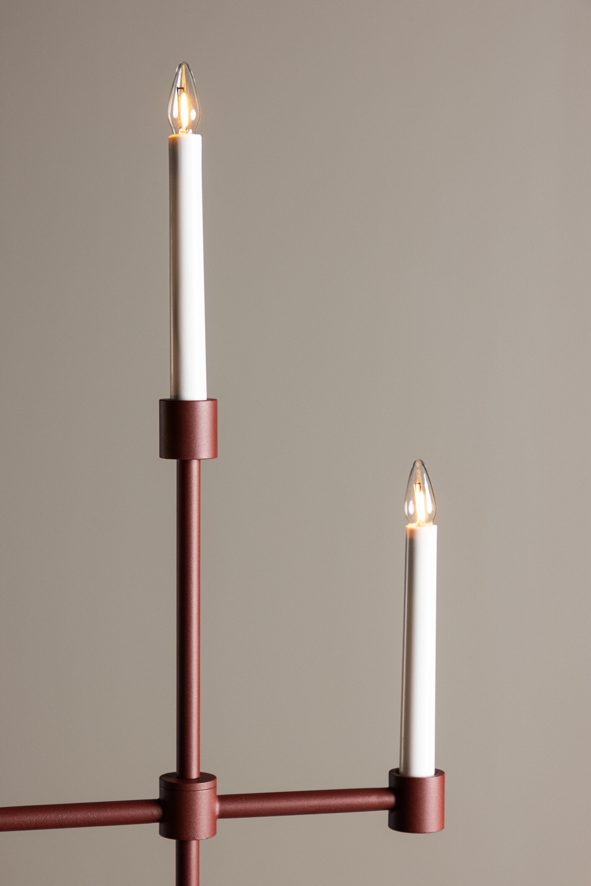 Avoriaz Tischleuchte in Rot-Weiss präsentiert im Onlineshop von KAQTU Design AG. Tischleuchte ist von Venture Home