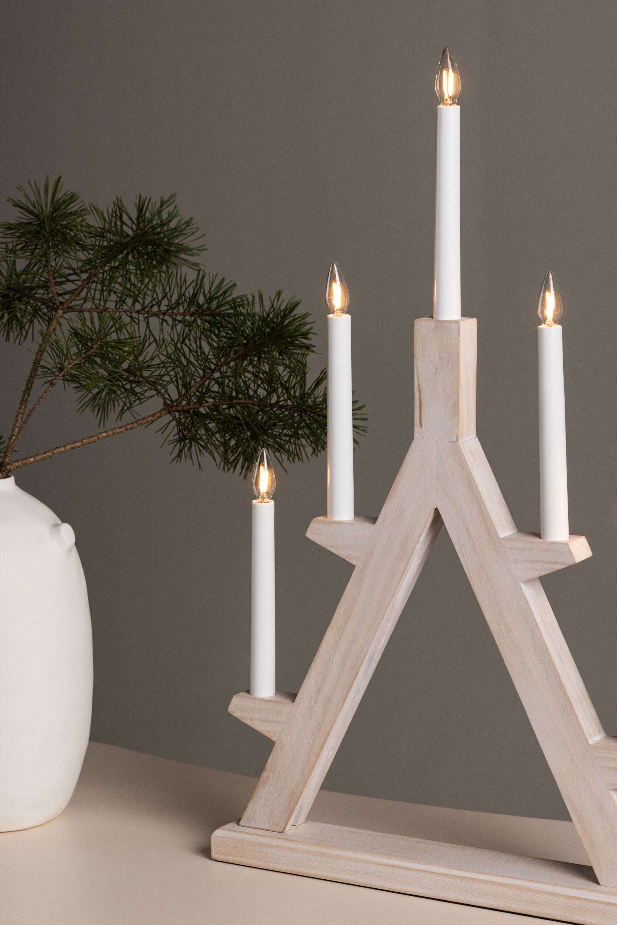 Val Thorens Tischleuchte  in Whitewash/Pine präsentiert im Onlineshop von KAQTU Design AG. Tischleuchte ist von Venture Home
