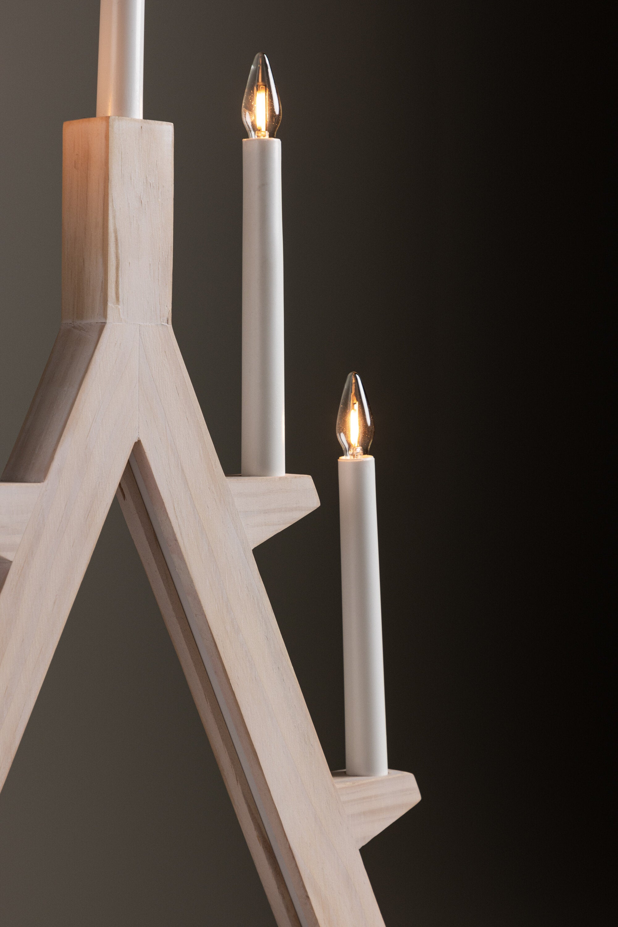 Val Thorens Tischleuchte  in Whitewash/Pine präsentiert im Onlineshop von KAQTU Design AG. Tischleuchte ist von Venture Home