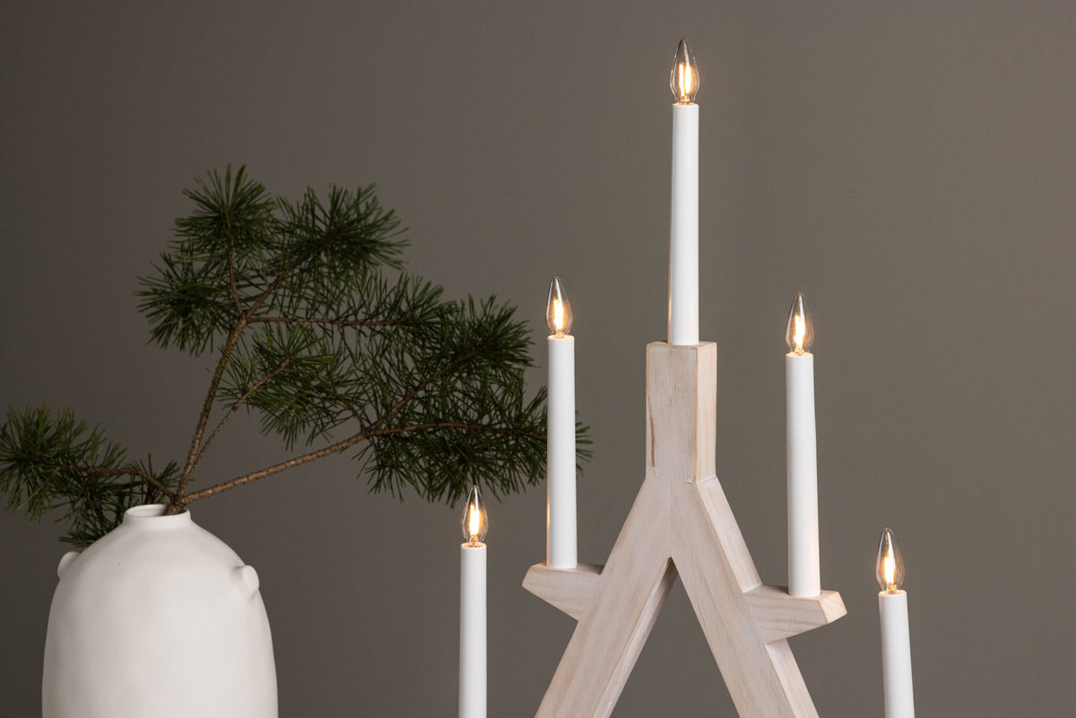 Val Thorens Tischleuchte in Whitewash/Pine präsentiert im Onlineshop von KAQTU Design AG. Tischleuchte ist von Venture Home