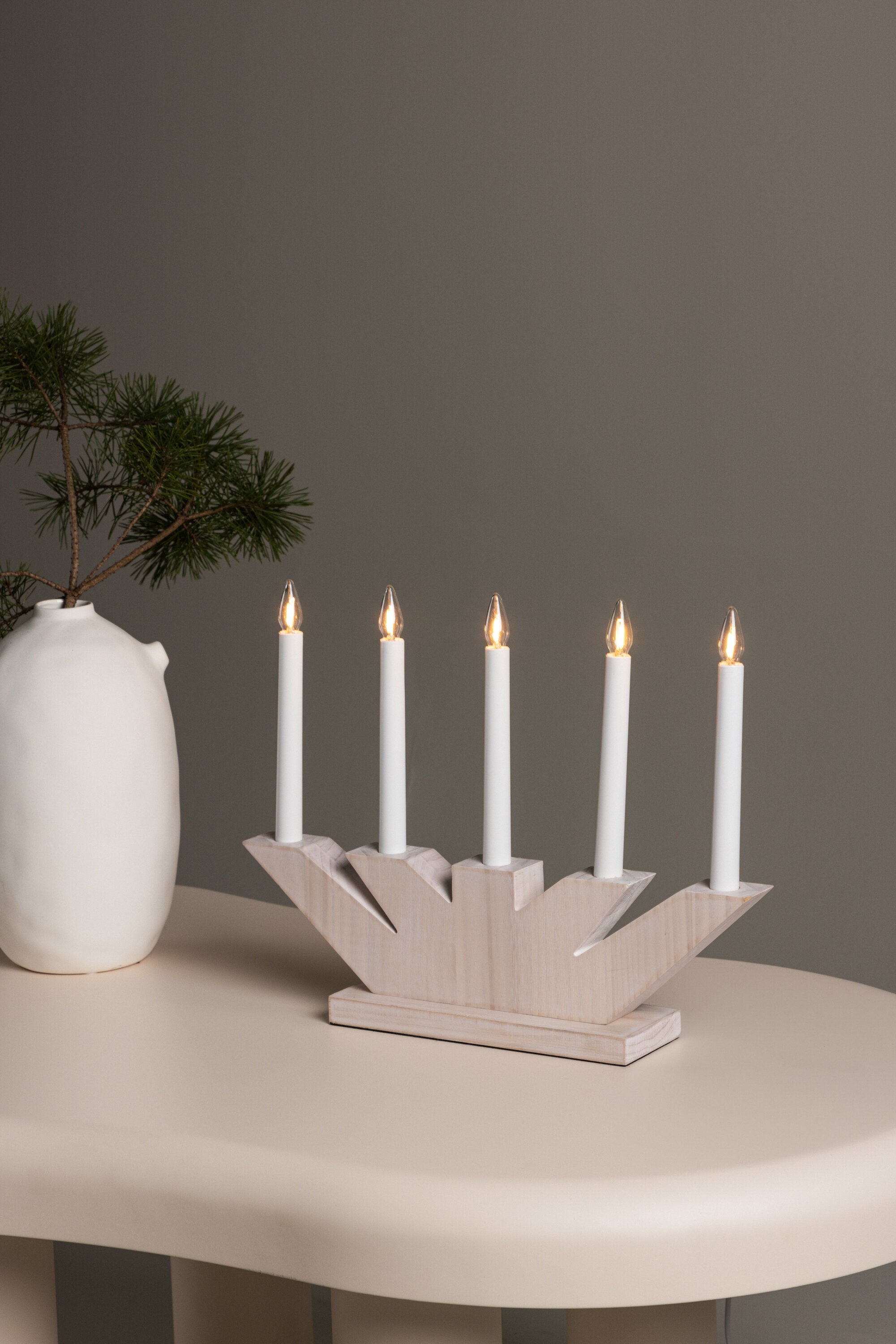 Verbier Tischleuchte  in Whitewash/Pine präsentiert im Onlineshop von KAQTU Design AG. Tischleuchte ist von Venture Home
