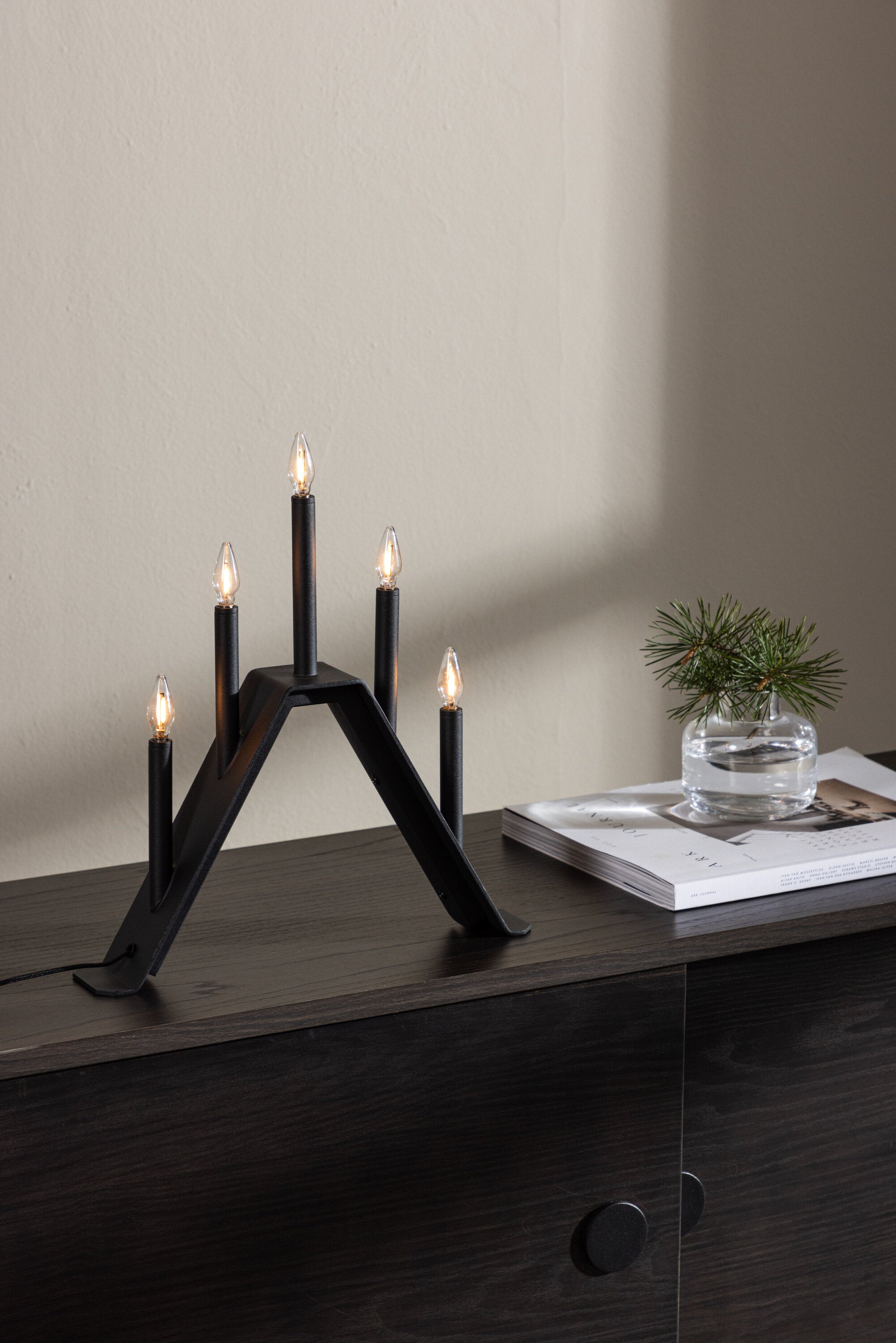 Åre Tischleuchte in Schwarz präsentiert im Onlineshop von KAQTU Design AG. Tischleuchte ist von Venture Home