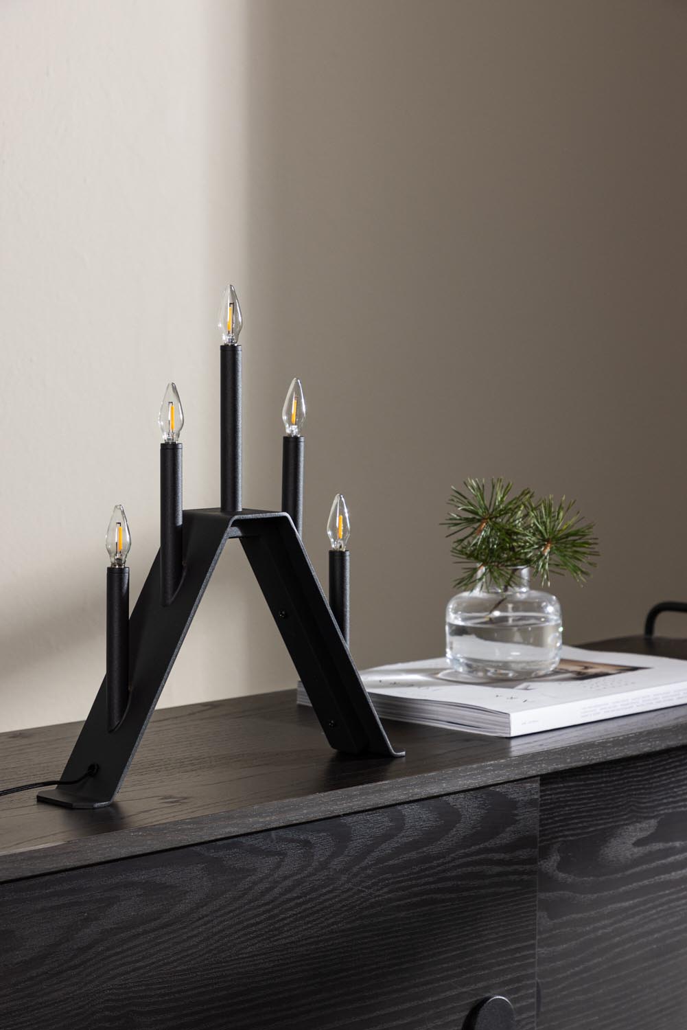 Åre Tischleuchte in Schwarz präsentiert im Onlineshop von KAQTU Design AG. Tischleuchte ist von Venture Home