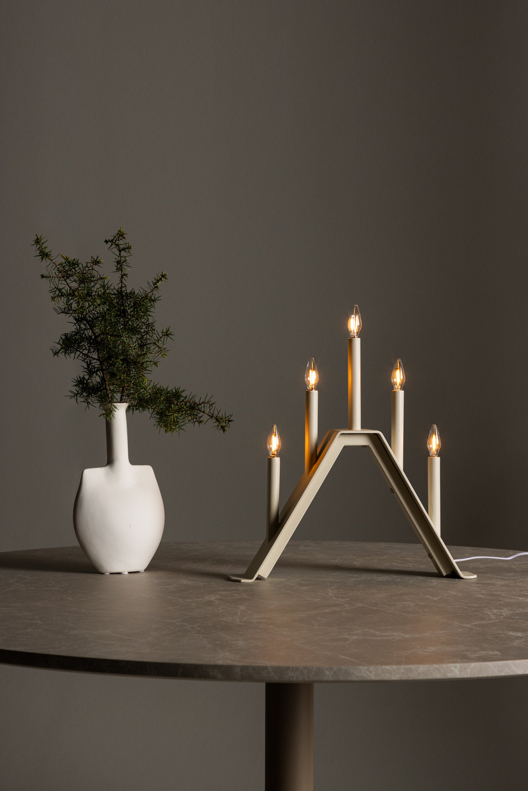 Åre Tischleuchte in Beige präsentiert im Onlineshop von KAQTU Design AG. Tischleuchte ist von Venture Home
