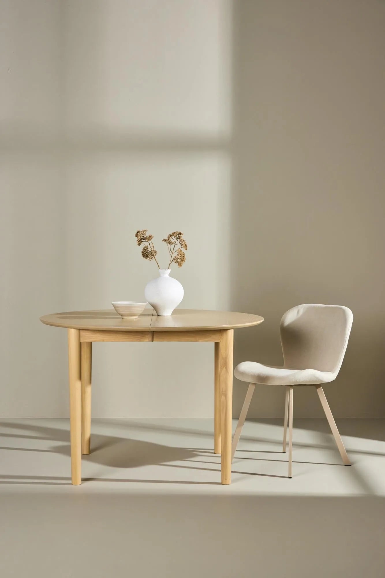 Runder Esstisch Gilda von Venture Home, modernes Design, perfekt für Esszimmer, stilvoll, praktisch und hochwertig.