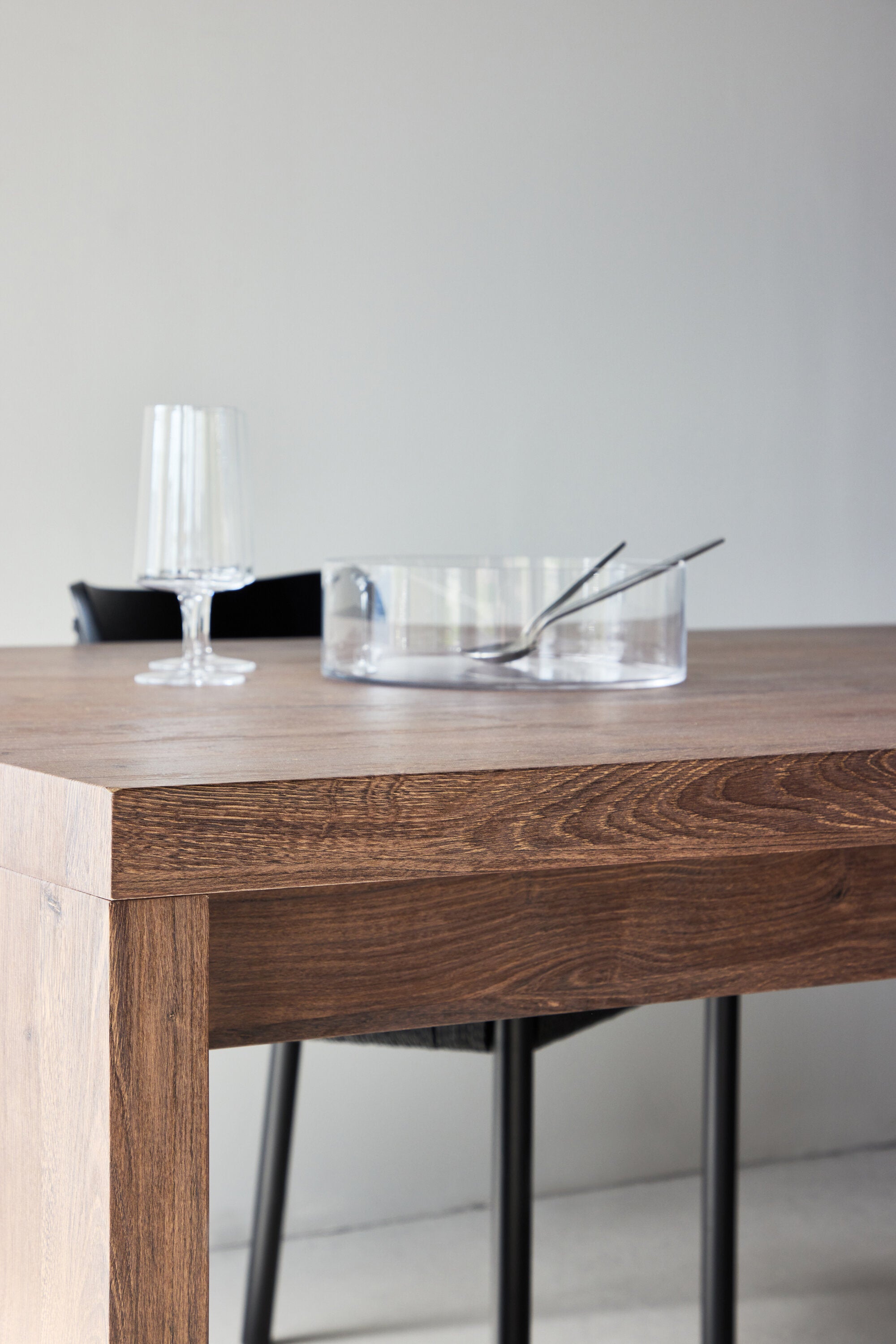 Evone Esstisch in Mokka präsentiert im Onlineshop von KAQTU Design AG. Esstisch ist von Venture Home