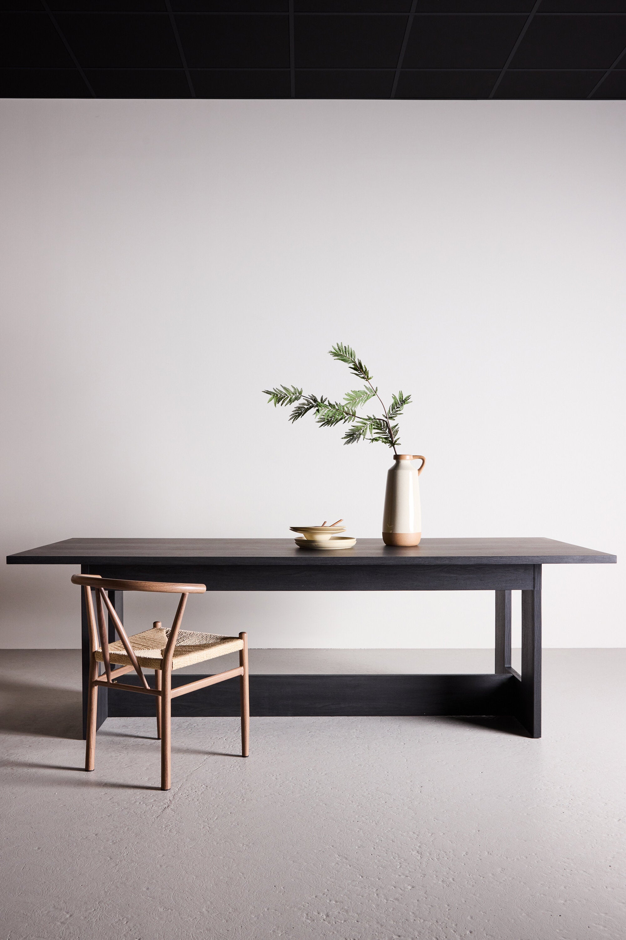 Esstisch Milly in Schwarz präsentiert im Onlineshop von KAQTU Design AG. Esstisch ist von Venture Home