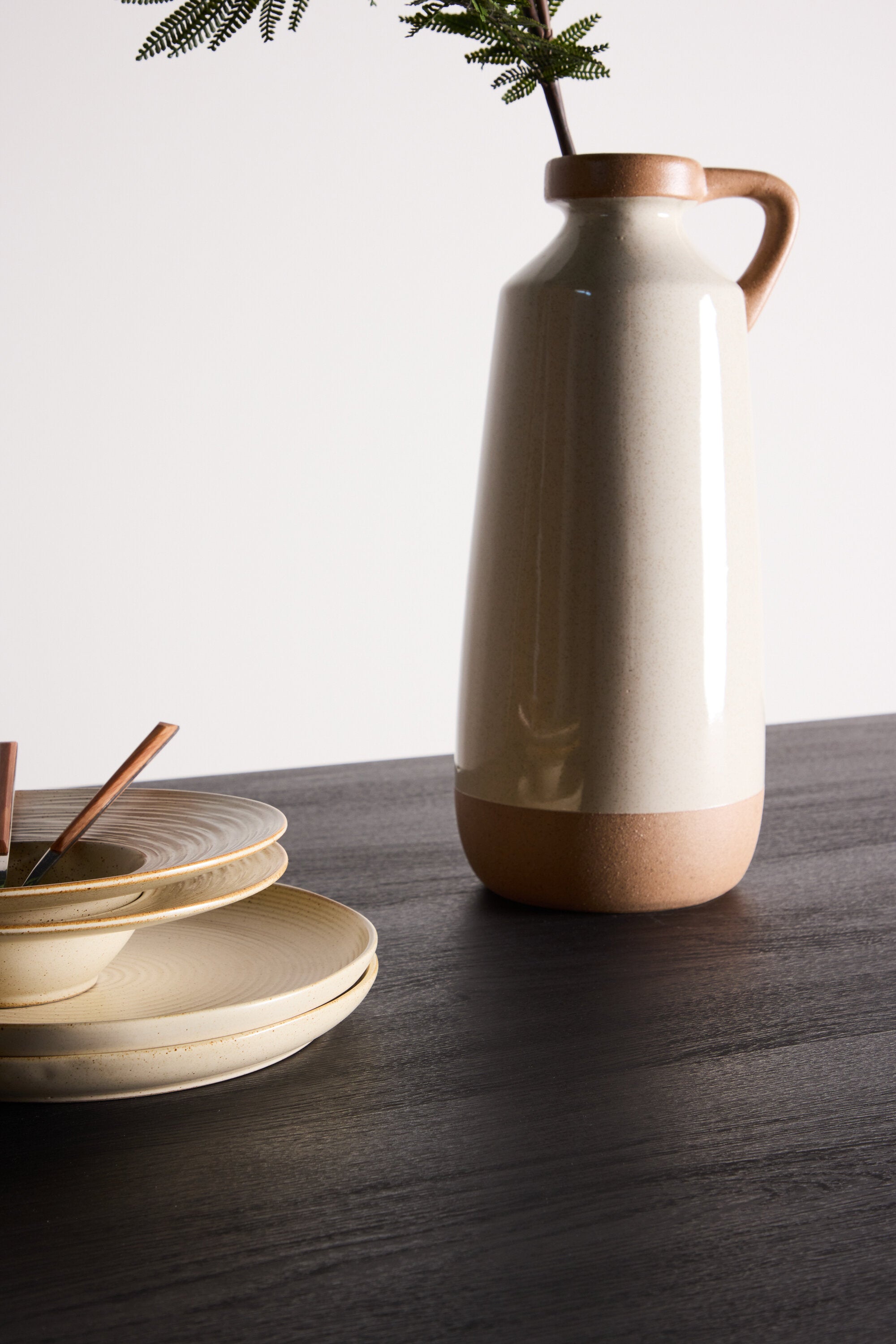 Esstisch Milly in Schwarz präsentiert im Onlineshop von KAQTU Design AG. Esstisch ist von Venture Home