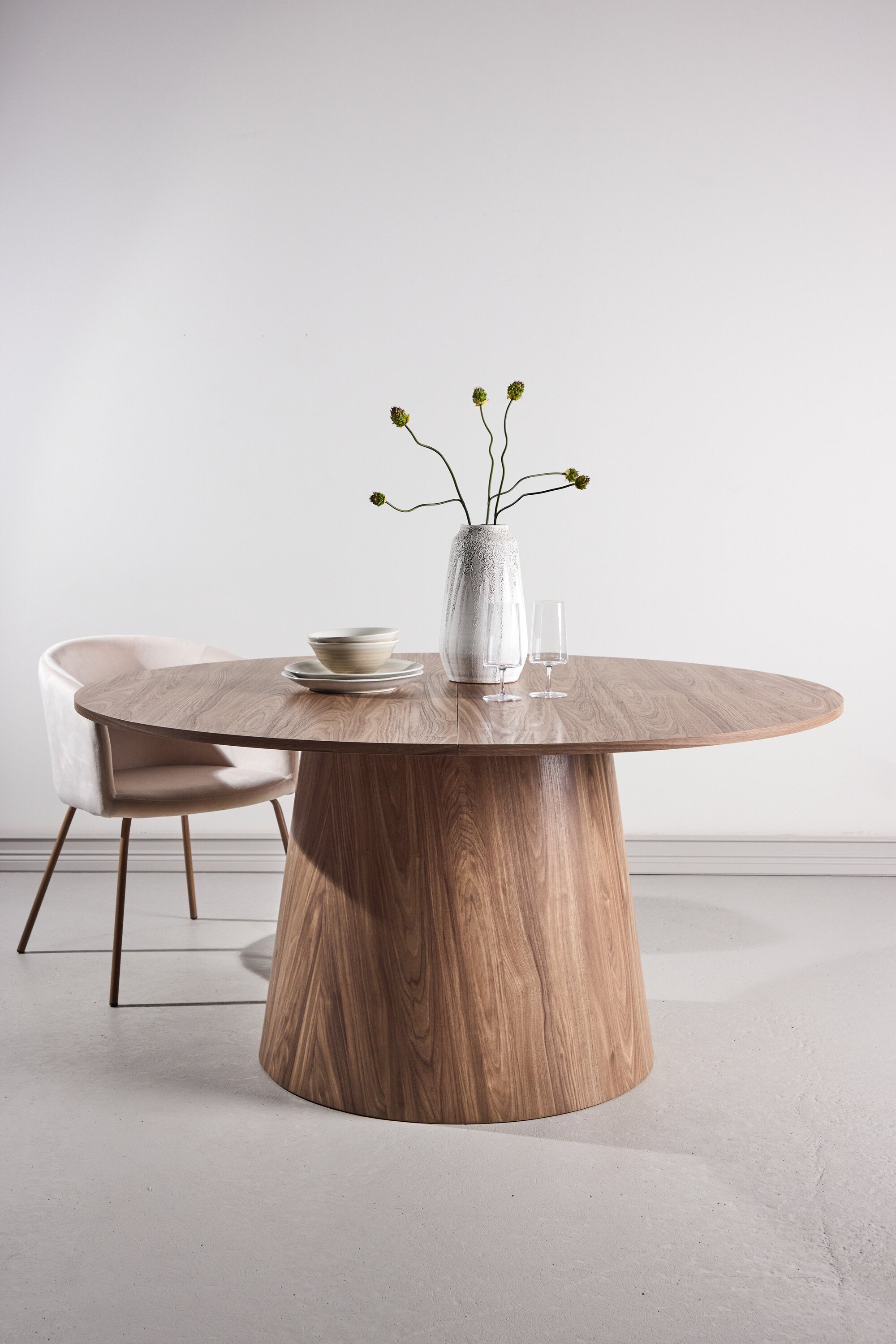 Lanzo Esstisch in Natur präsentiert im Onlineshop von KAQTU Design AG. Esstisch ist von Venture Home