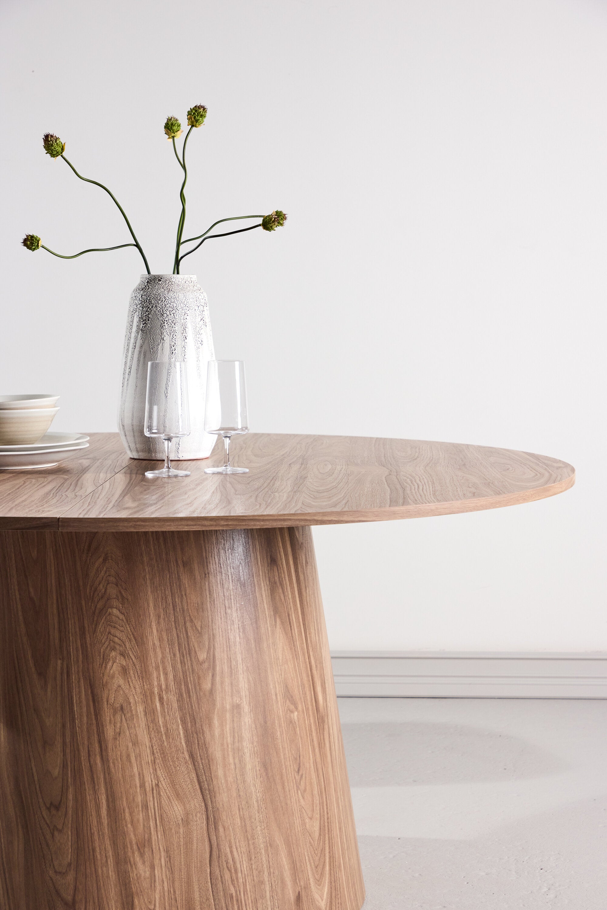 Lanzo Esstisch in Natur präsentiert im Onlineshop von KAQTU Design AG. Esstisch ist von Venture Home