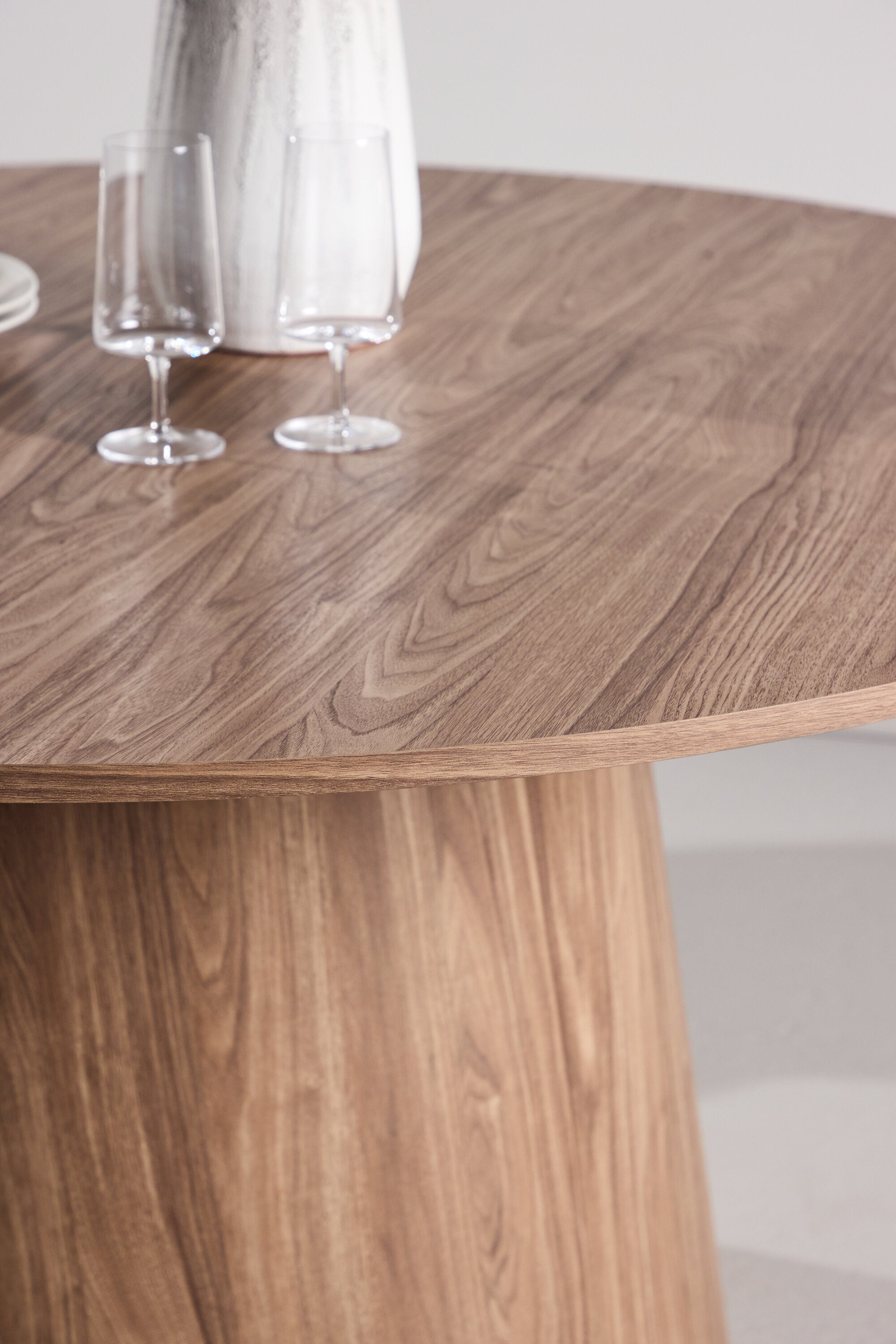 Lanzo Esstisch in Natur präsentiert im Onlineshop von KAQTU Design AG. Esstisch ist von Venture Home