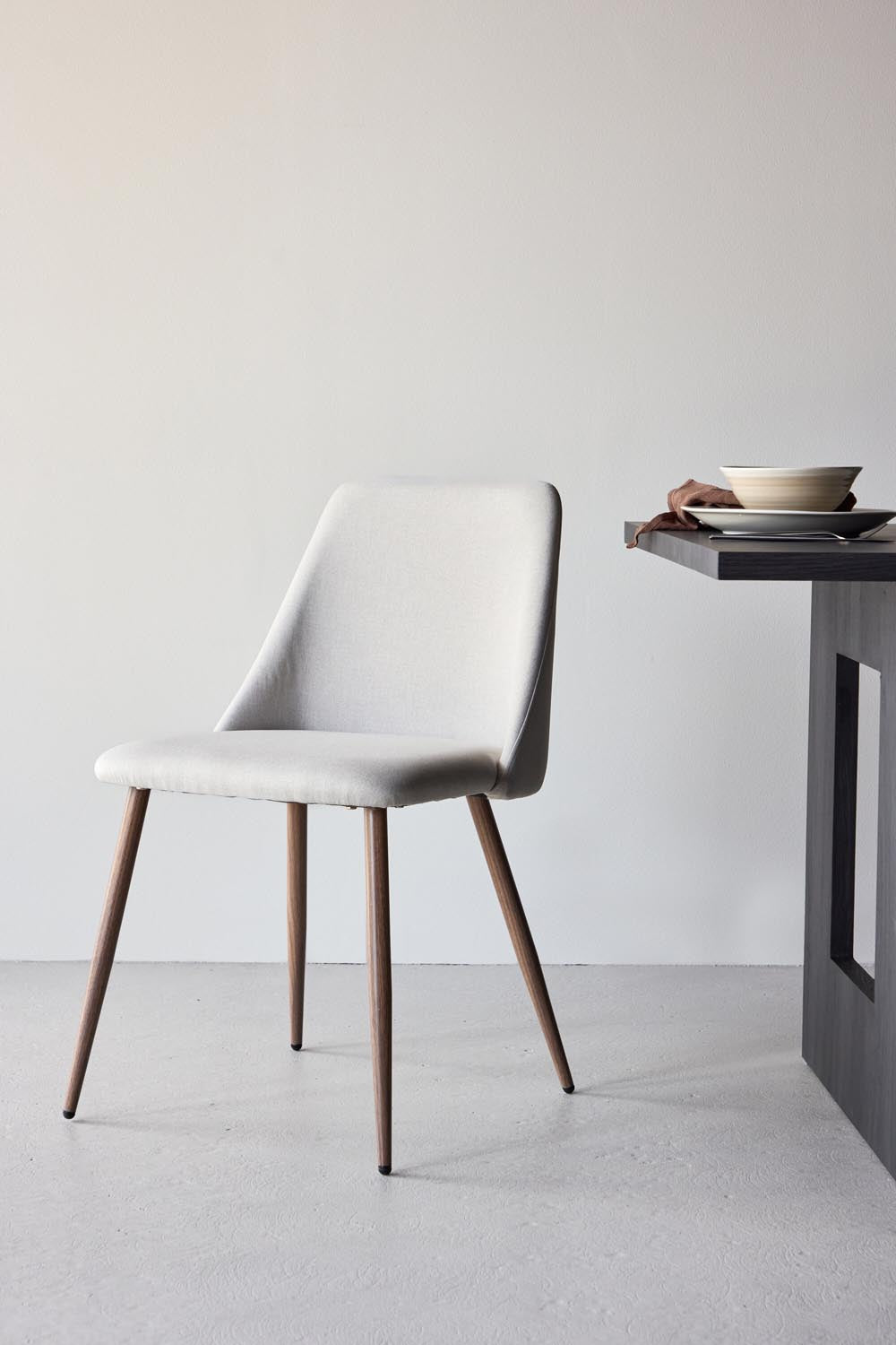 Night Esszimmerstuhl in Beige präsentiert im Onlineshop von KAQTU Design AG. Stuhl ist von Venture Home