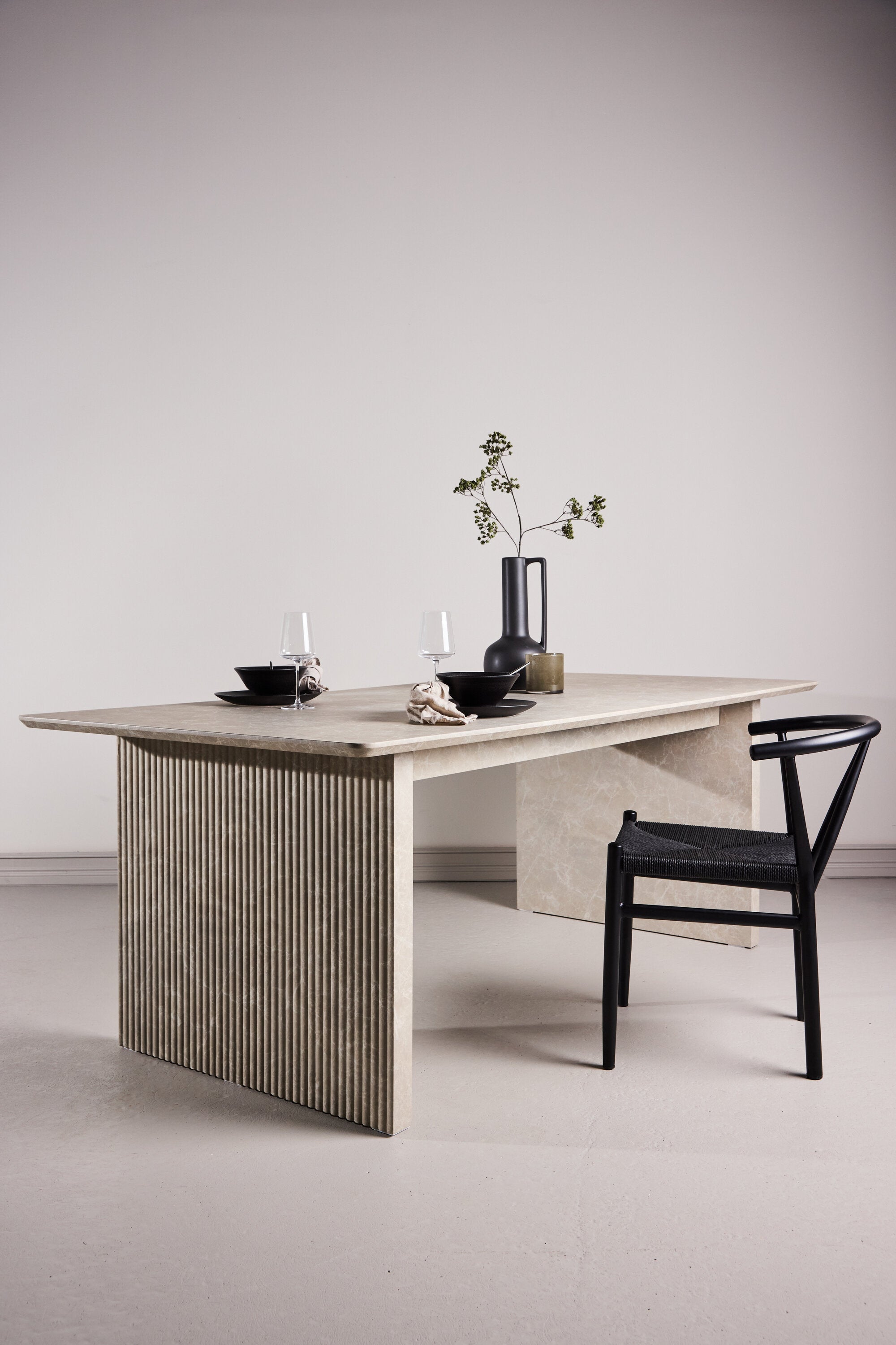 Vail Rechteckiger Esstisch in Beige präsentiert im Onlineshop von KAQTU Design AG. Gartentisch ist von Venture Home