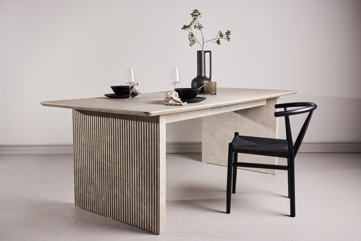 Vail Rechteckiger Esstisch in Beige präsentiert im Onlineshop von KAQTU Design AG. Esstisch ist von Venture Home