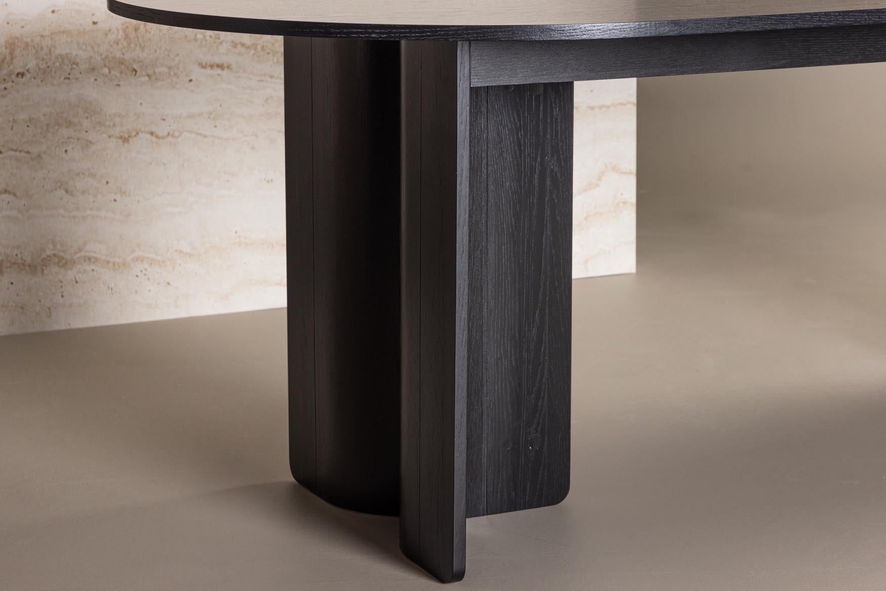 Eleganter Vind Tyresö Esstisch 220 cm: Perfekt für grosse Runden.