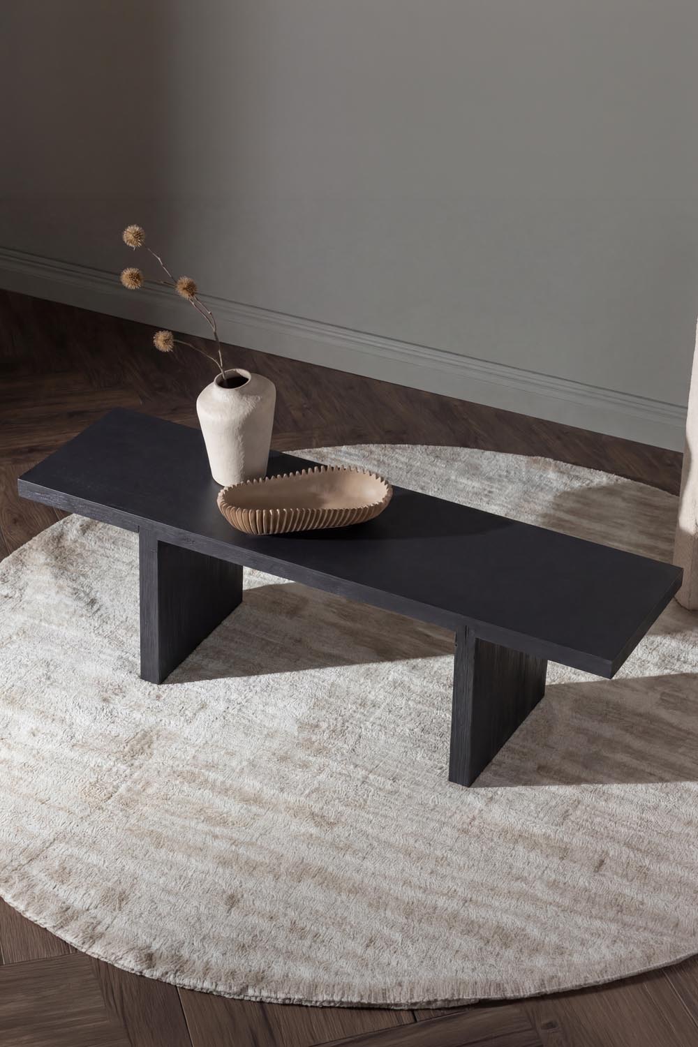 Yakunik Beistelltisch in Schwarz präsentiert im Onlineshop von KAQTU Design AG. Beistelltisch ist von Venture Home