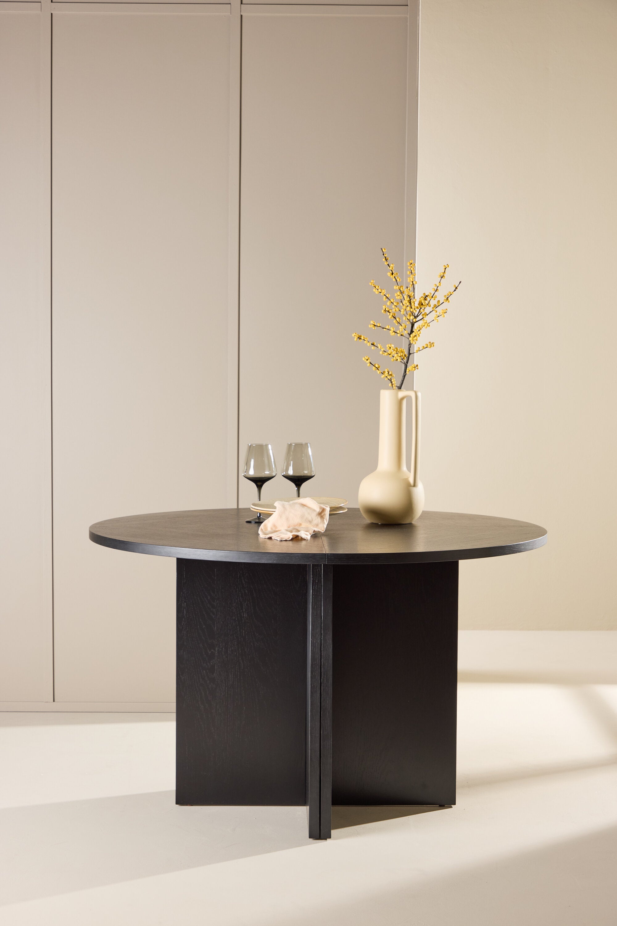 Rechteckiger Esstisch Strada in Schwarz präsentiert im Onlineshop von KAQTU Design AG. Esstisch ist von Venture Home