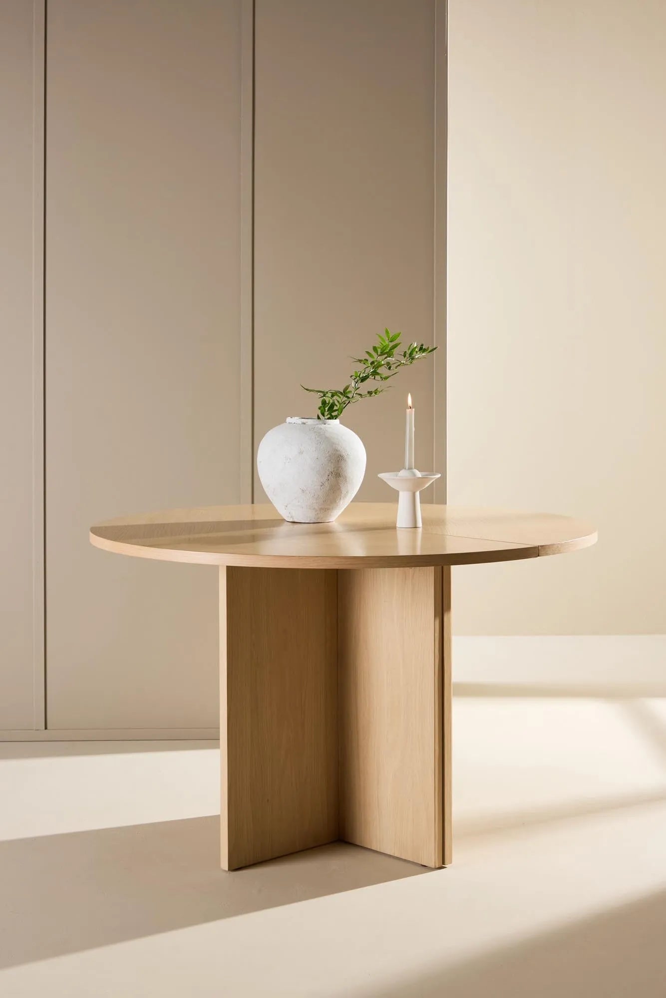Moderner Esstisch Strada von Venture Home, rechteckig, stilvoll und robust, ideal für Küche oder Esszimmer, zeitloses Design.