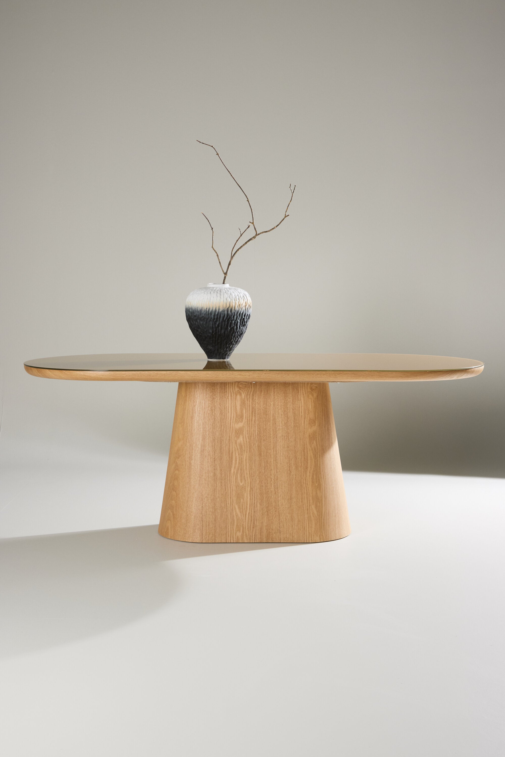 Castor ovaler Esstisch in Nature präsentiert im Onlineshop von KAQTU Design AG. Esstisch ist von Venture Home