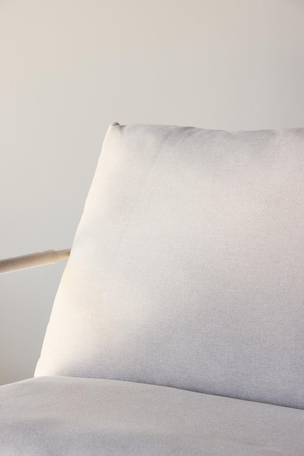 Joline Sessel in Beige präsentiert im Onlineshop von KAQTU Design AG. Sessel mit Armlehnen ist von Venture Home