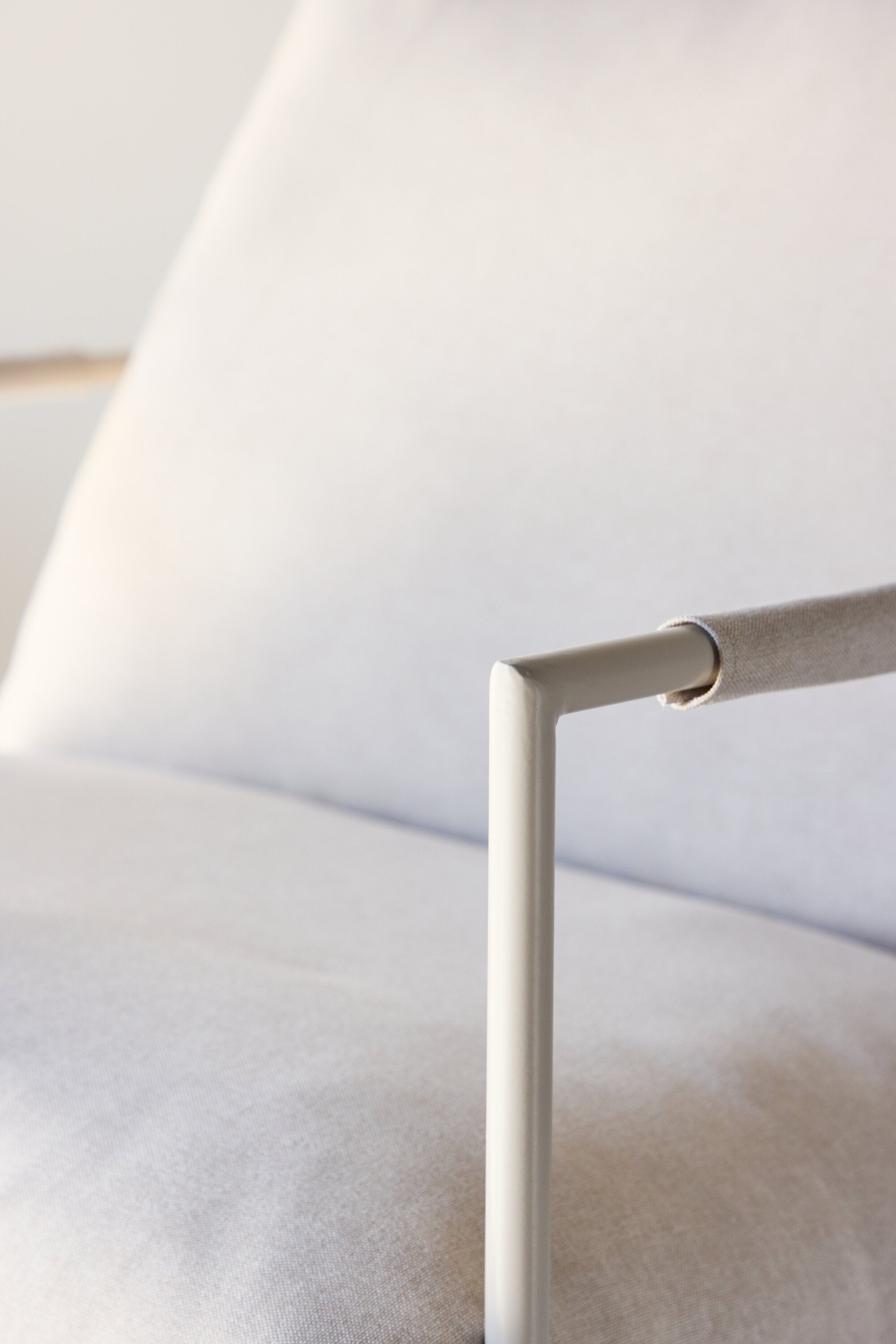 Joline Sessel in Beige präsentiert im Onlineshop von KAQTU Design AG. Sessel mit Armlehnen ist von Venture Home
