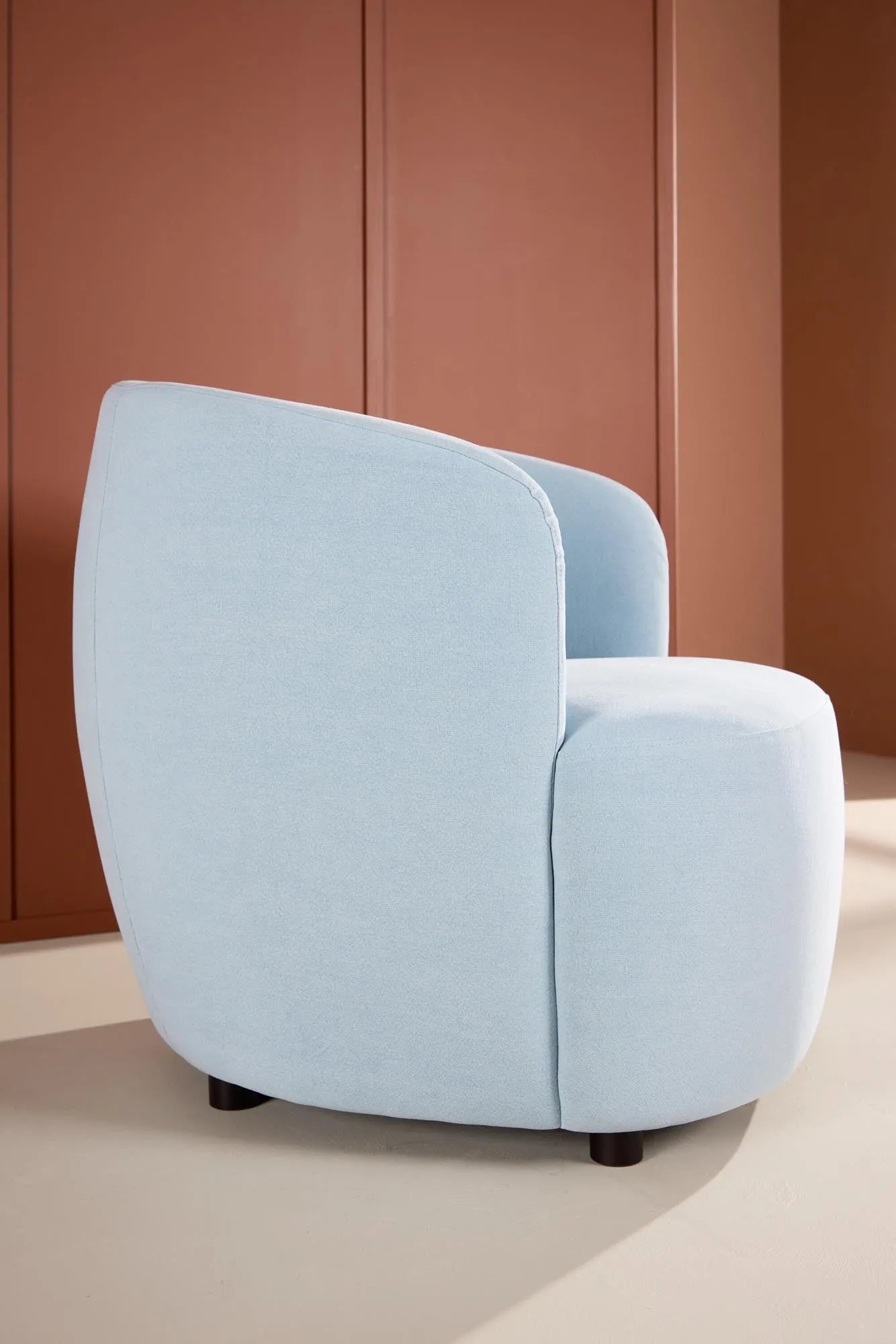 Eleganter Bobbo Sessel von Venture Home, vereint Komfort und Stil, perfekt für Wohn- oder Arbeitsräume, modernes Design.