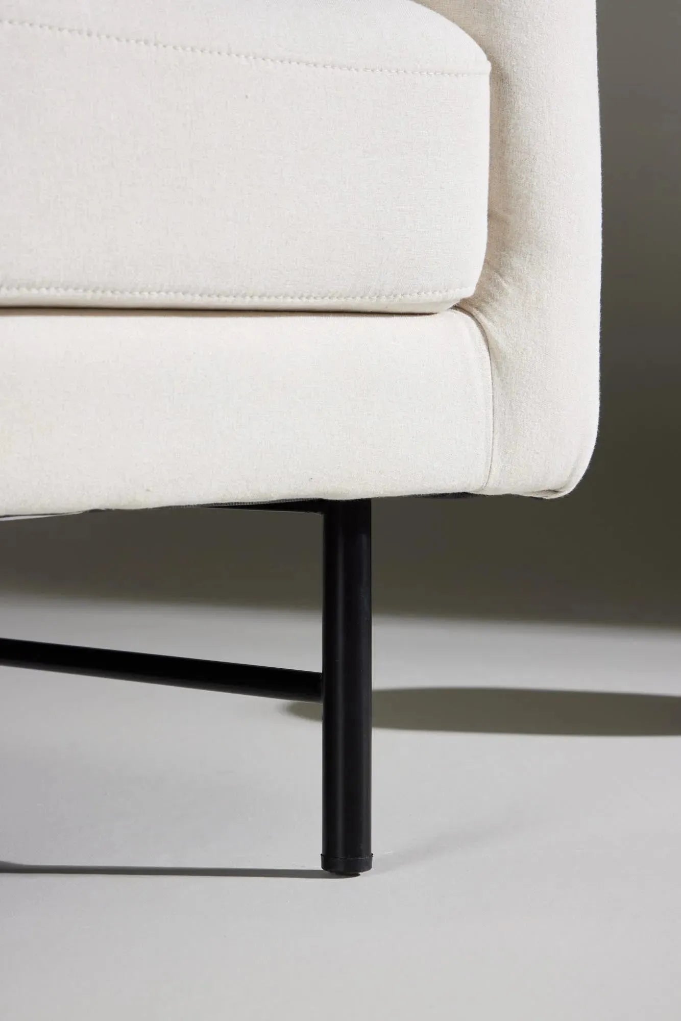 Eleganter Sessel Sky von Venture Home, bietet modernes Design und hohen Komfort, perfekt für stilvolle Wohnräume.