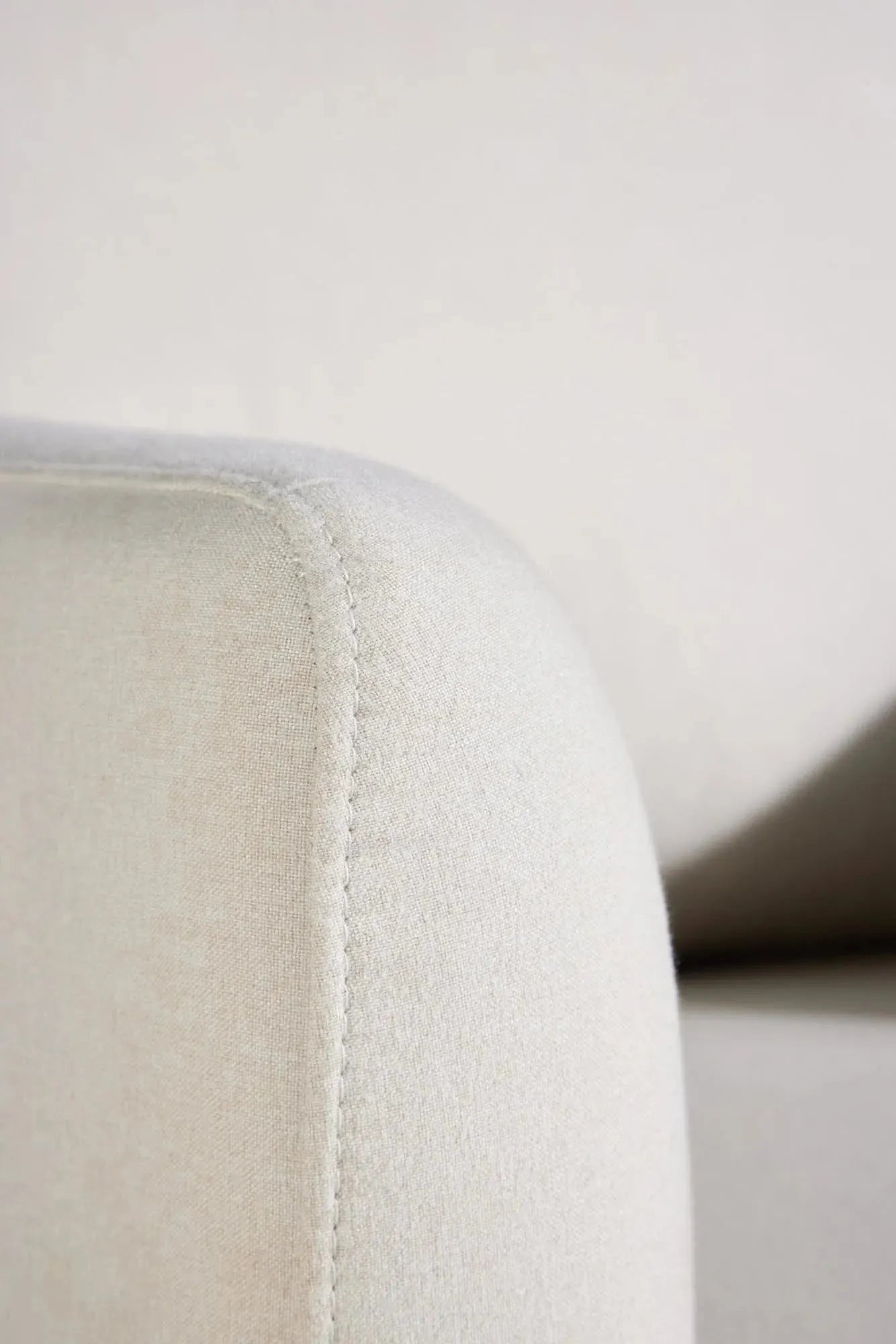 Eleganter Sessel Sky von Venture Home, bietet modernes Design und hohen Komfort, perfekt für stilvolle Wohnräume.