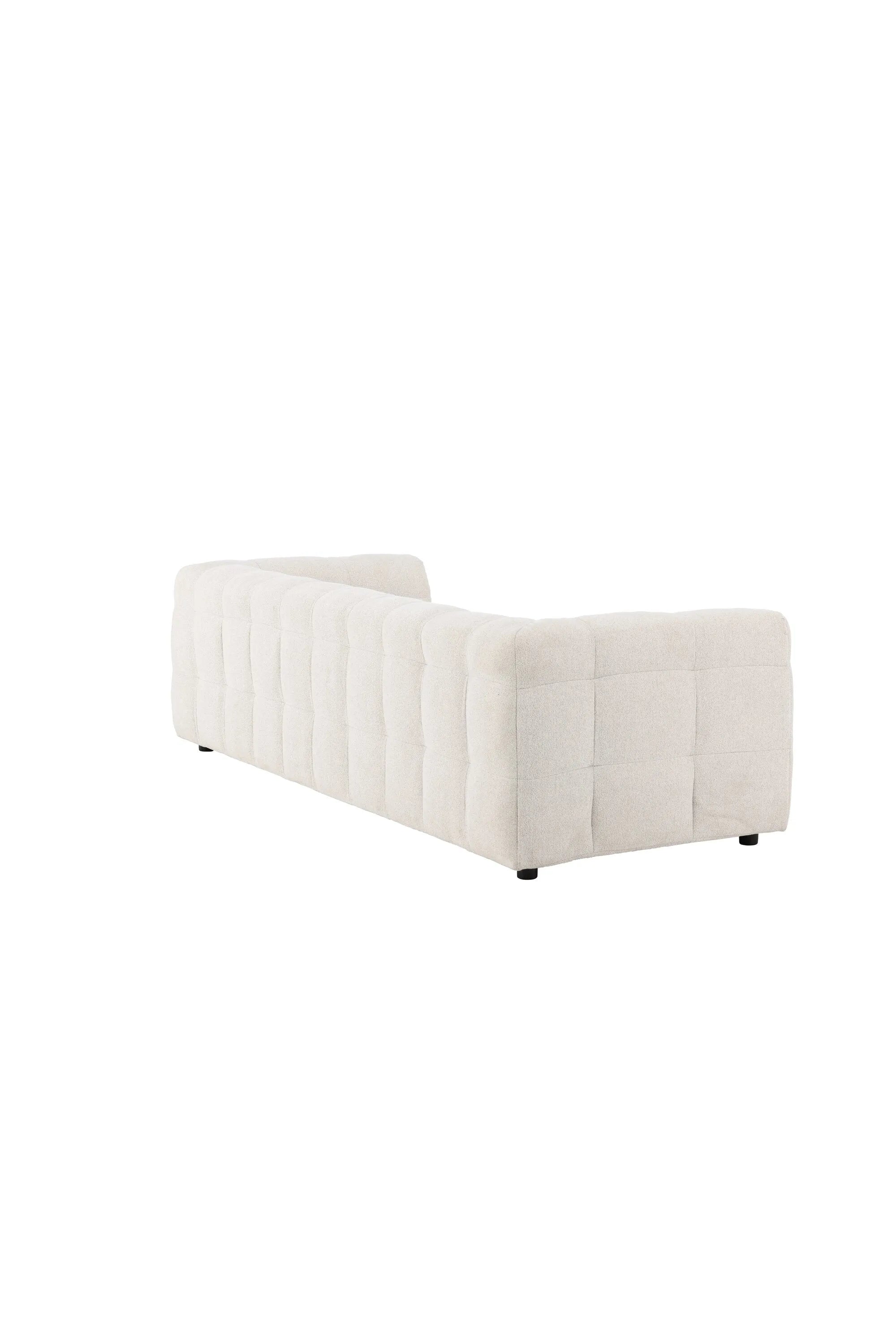 Das Malou 3-Sitzer Sofa vereint stilvolle Eleganz mit hohem Komfort und passt perfekt in jedes Wohnzimmer.