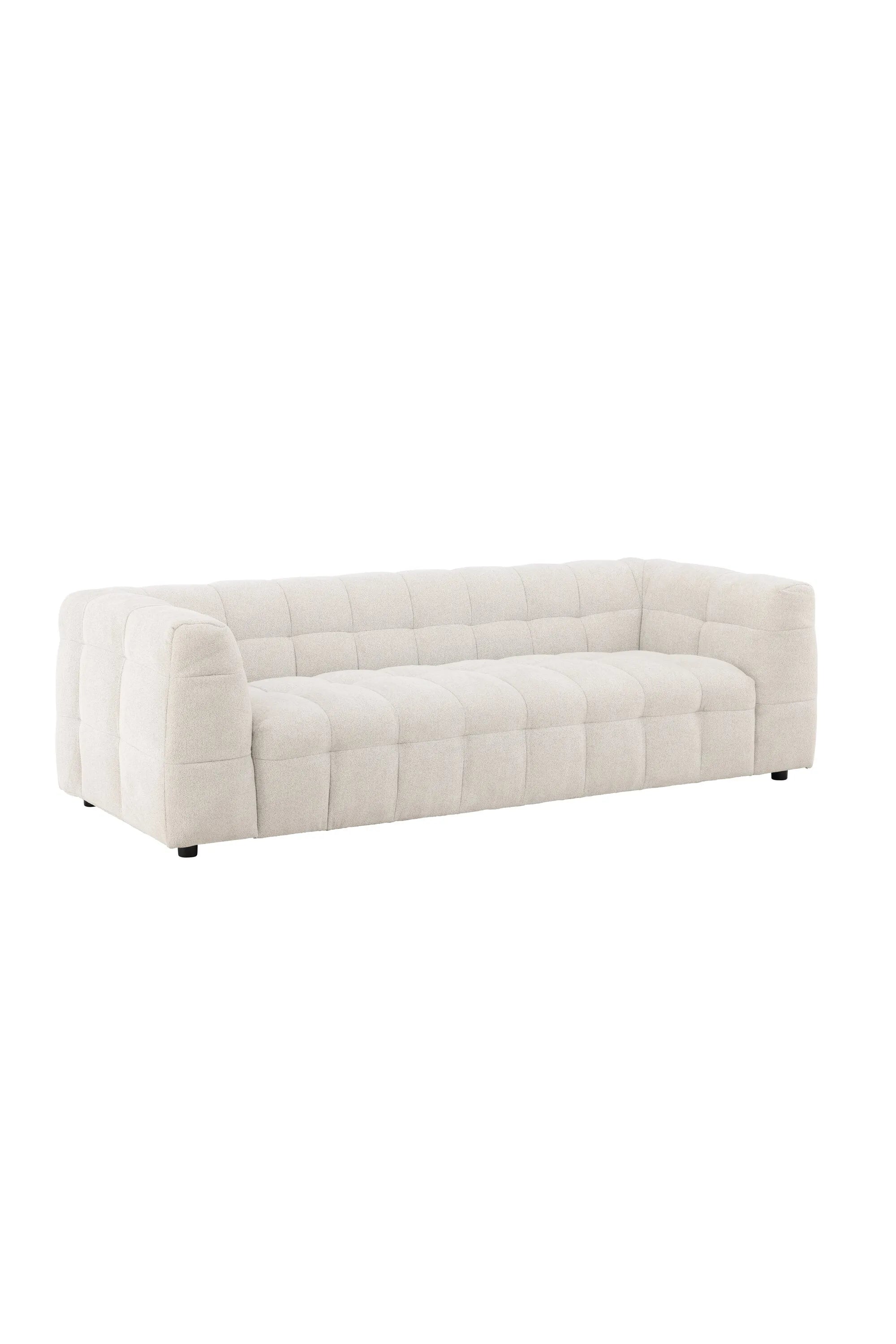 Das Malou 3-Sitzer Sofa vereint stilvolle Eleganz mit hohem Komfort und passt perfekt in jedes Wohnzimmer.