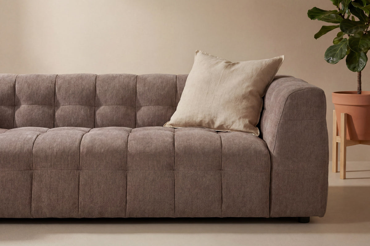 Malou 3-Sitzer-Sofa in Braun präsentiert im Onlineshop von KAQTU Design AG. 3er Sofa ist von Venture Home