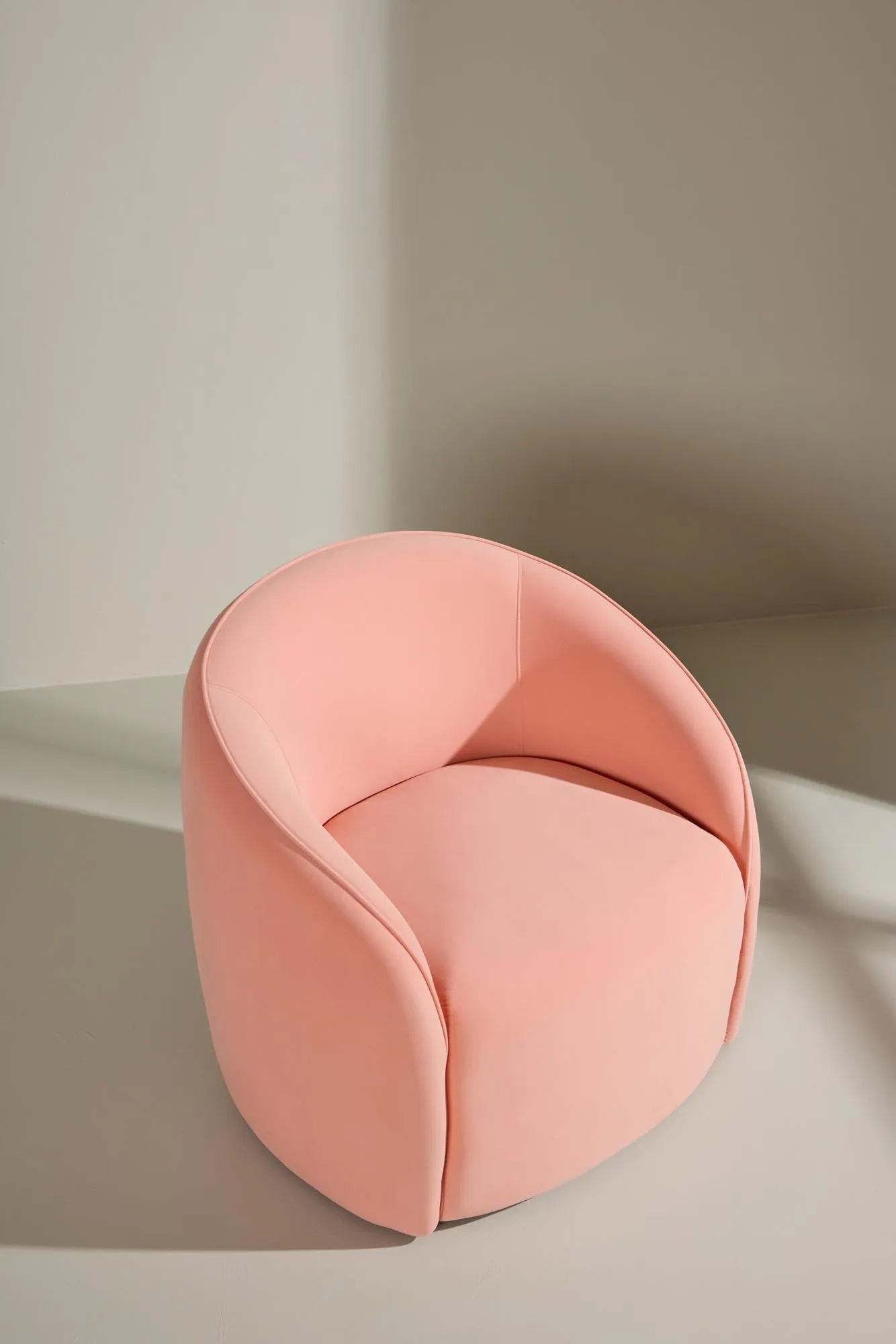 Eleganter Neo Sessel von Venture Home, perfekt für modernes Wohnen, bietet Komfort und Stil für jeden Raum.