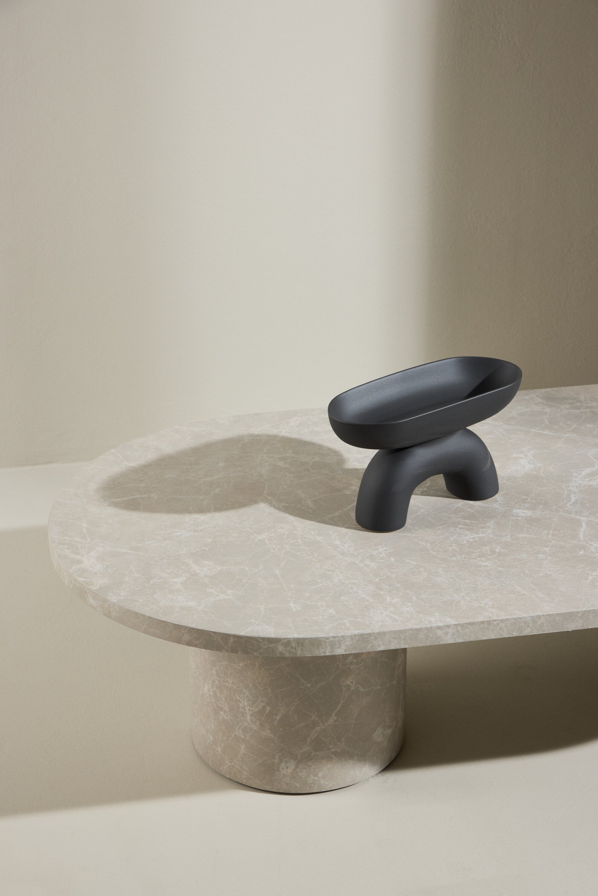 Narvik Sofatisch in Marmoroptik präsentiert im Onlineshop von KAQTU Design AG. Beistelltisch ist von Venture Home