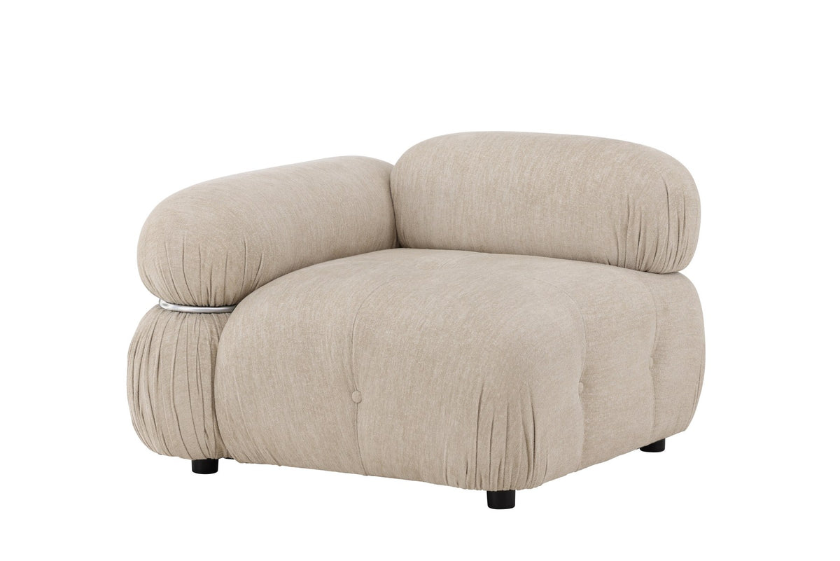 Mika Sofa Modul von Venture Home in Beige: gepolstertes Sitzelement aus Polyester mit schwarzen Beinen, Teil eines modularen Sofasystems.