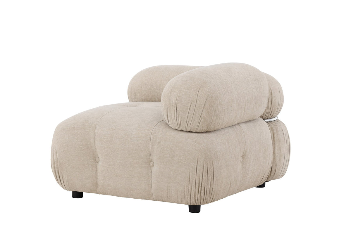 Mika Sofa Modul von Venture Home in Beige: gepolstertes Sitzelement aus Polyester mit schwarzen Beinen, Teil eines modularen Sofasystems.
