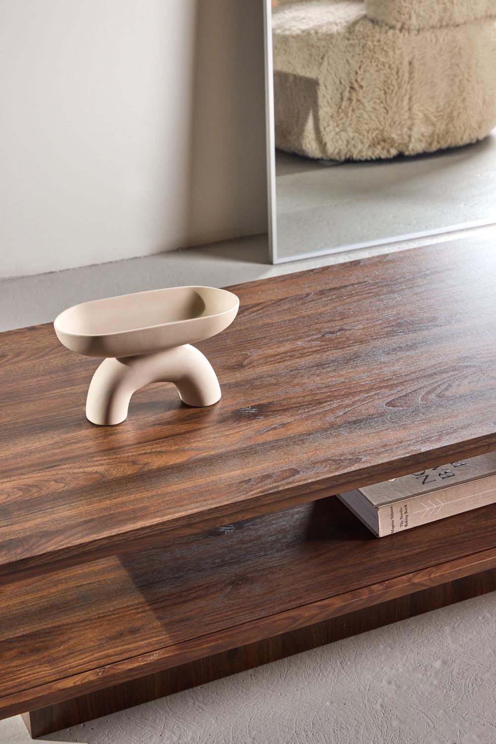 Maglehem Beistelltisch in Walnuss präsentiert im Onlineshop von KAQTU Design AG. Beistelltisch ist von Venture Home