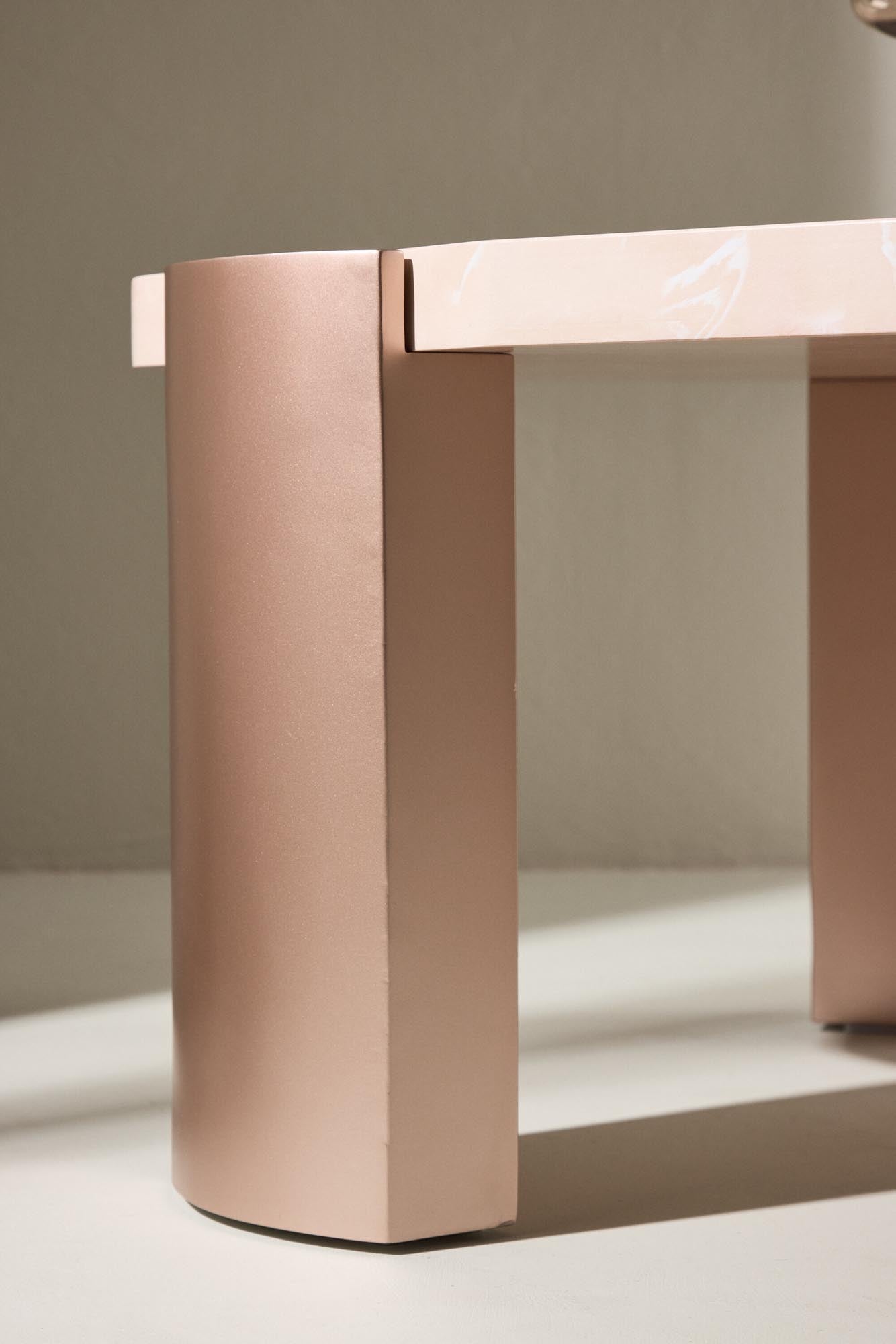 Moderner Sofatisch Kres von Venture Home, 125x70.5 cm, stilvolles Design, ideal für Wohnzimmer, erstklassige Qualität.