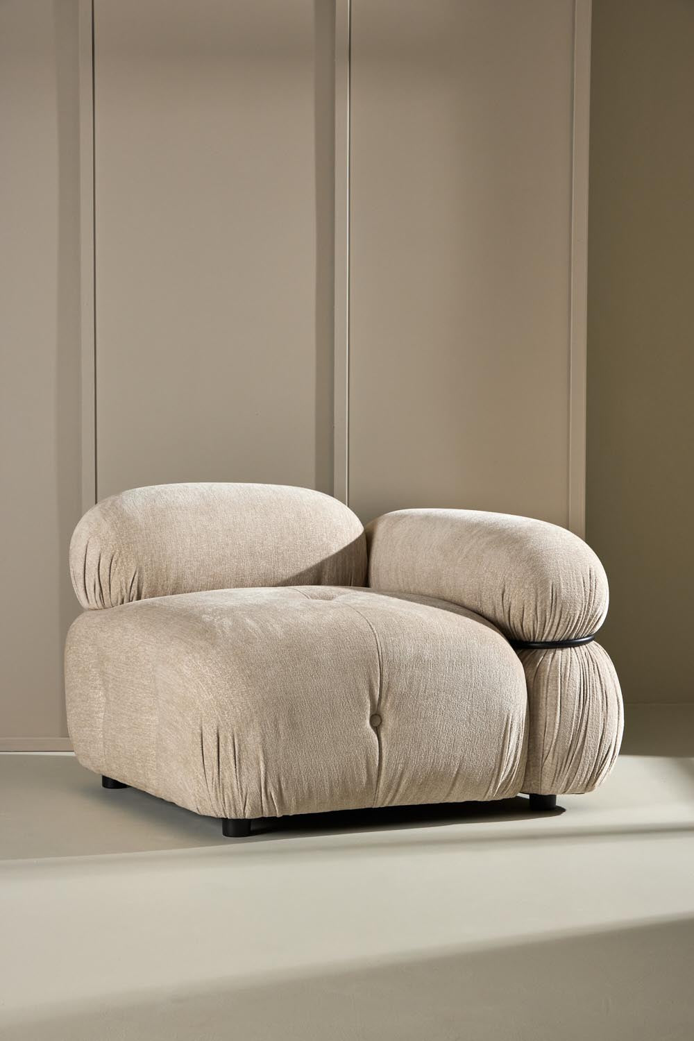 Mika modulares Sofa Rechts in Beige präsentiert im Onlineshop von KAQTU Design AG. Modulares Sofa ist von Venture Home
