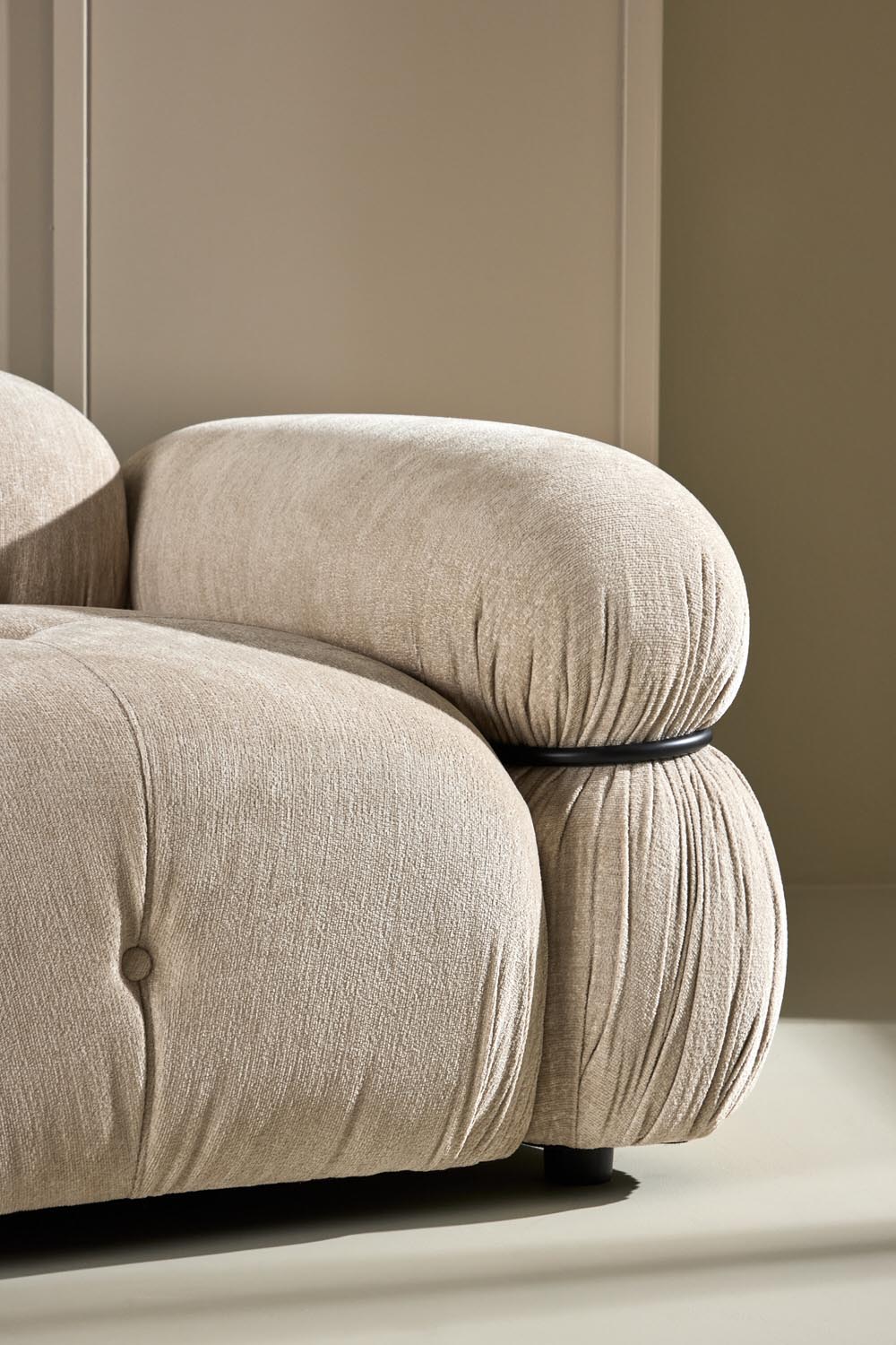 Mika modulares Sofa Rechts in Beige präsentiert im Onlineshop von KAQTU Design AG. Modulares Sofa ist von Venture Home