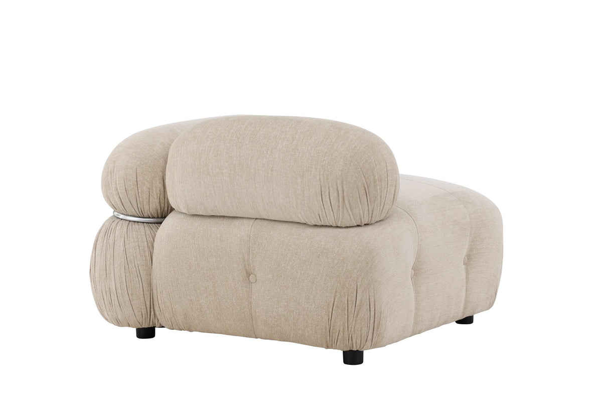 Mika Sofa Modul von Venture Home in Beige: gepolstertes Sitzelement aus Polyester mit schwarzen Beinen, Teil eines modularen Sofasystems.