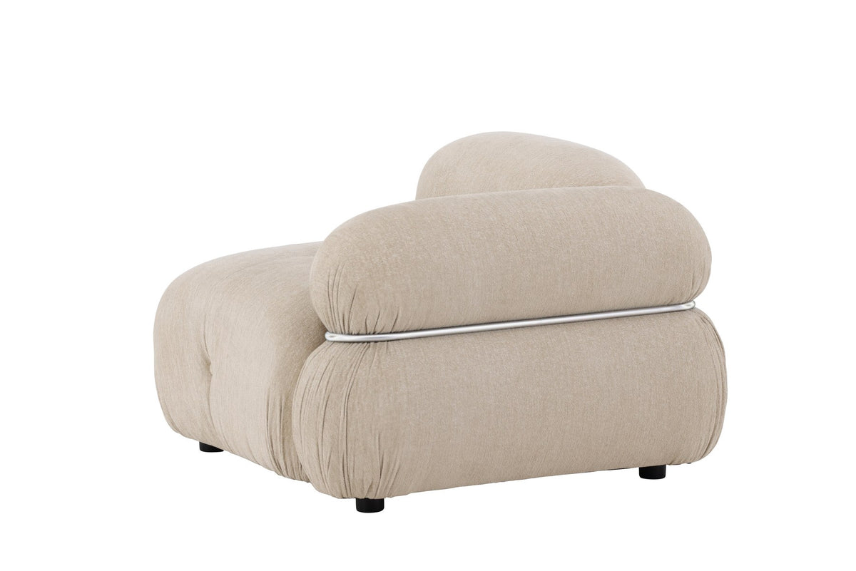 Mika Sofa Modul von Venture Home in Beige: gepolstertes Sitzelement aus Polyester mit schwarzen Beinen, Teil eines modularen Sofasystems.
