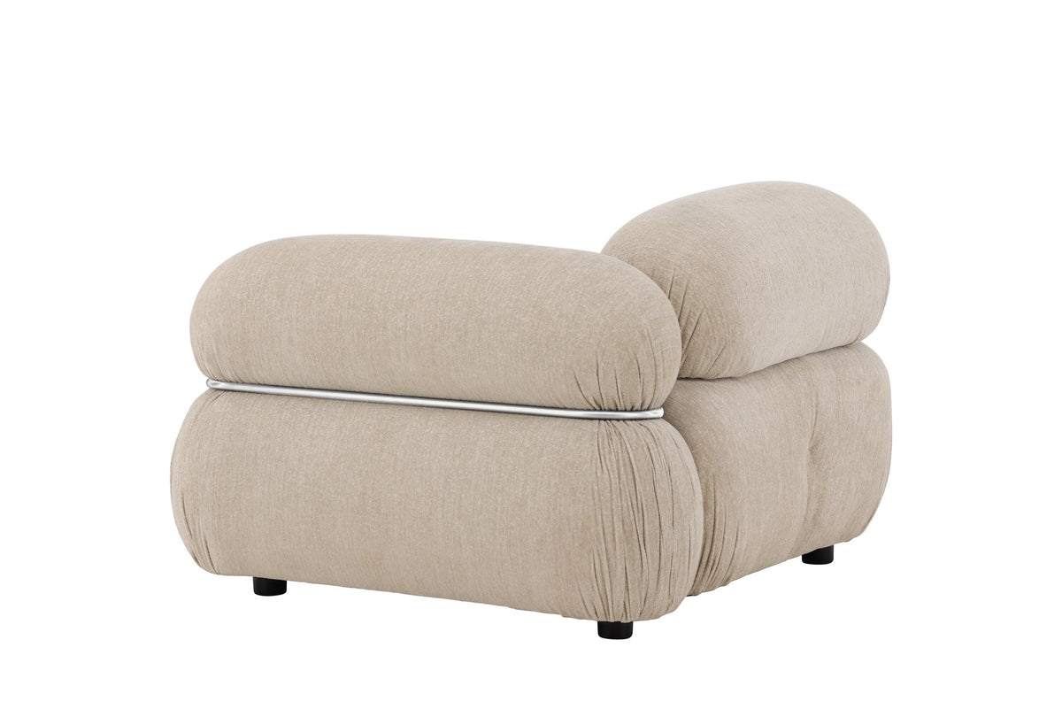 Mika Sofa Modul von Venture Home in Beige: gepolstertes Sitzelement aus Polyester mit schwarzen Beinen, Teil eines modularen Sofasystems.
