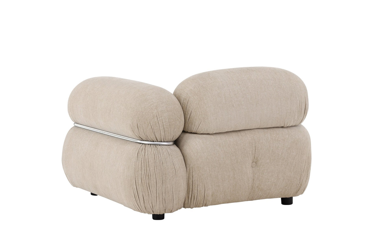 Mika Sofa Modul von Venture Home in Beige: gepolstertes Sitzelement aus Polyester mit schwarzen Beinen, Teil eines modularen Sofasystems.