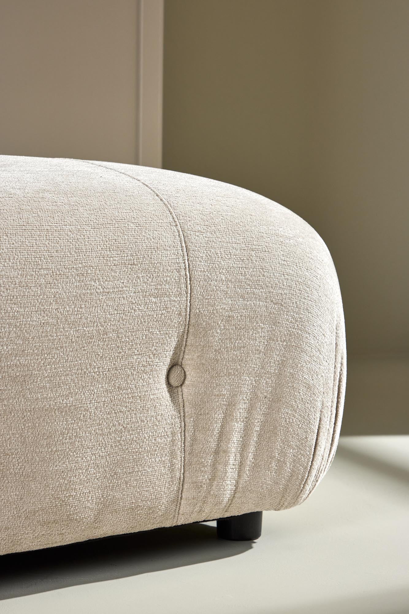Das Mika Sofa Modul von Venture Home vereint stilvolles Design, hohen Komfort und vielseitige Anpassungsoptionen.